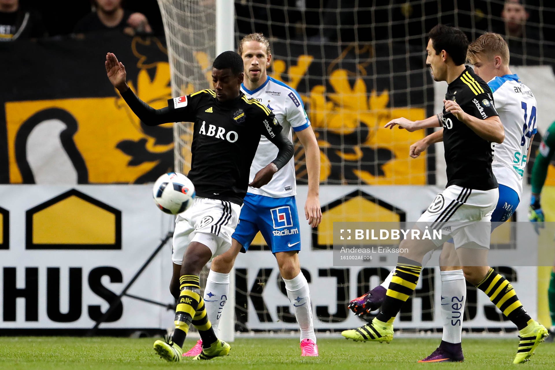 s Alexander Isak och Stefan Ishizaki