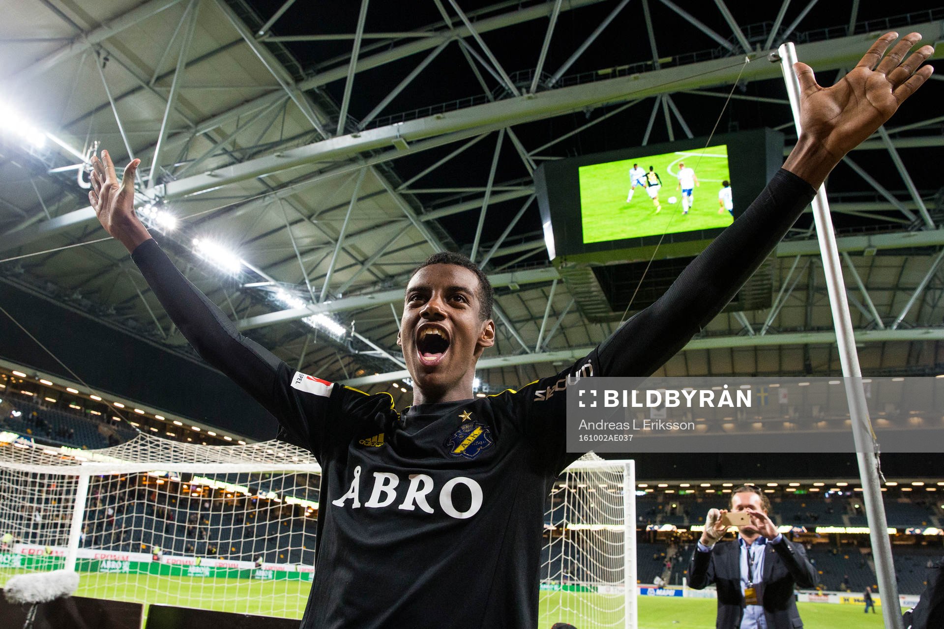 s Alexander Isak jublar