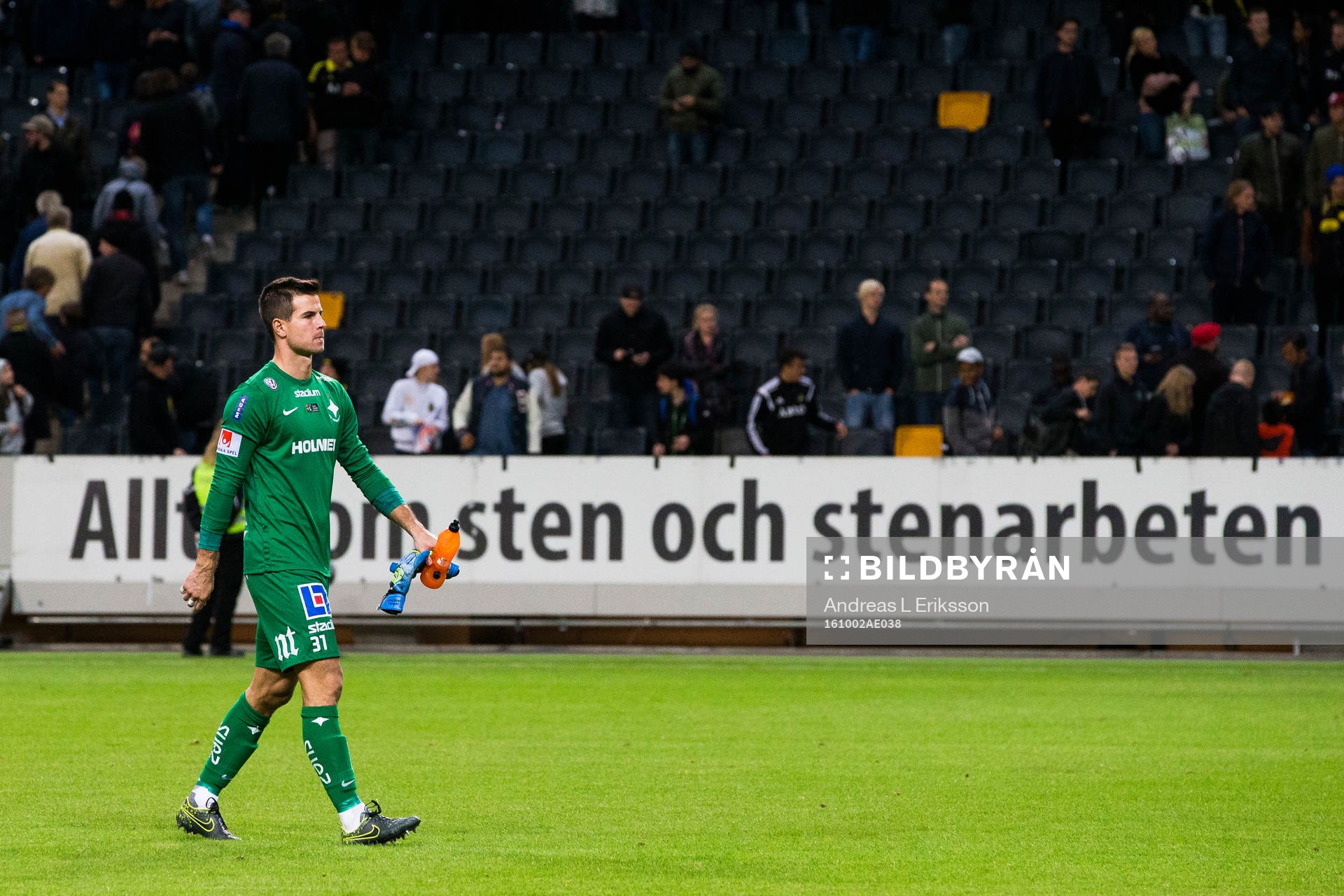 Norrköpings målvakt Michael Langer ser deppig ut