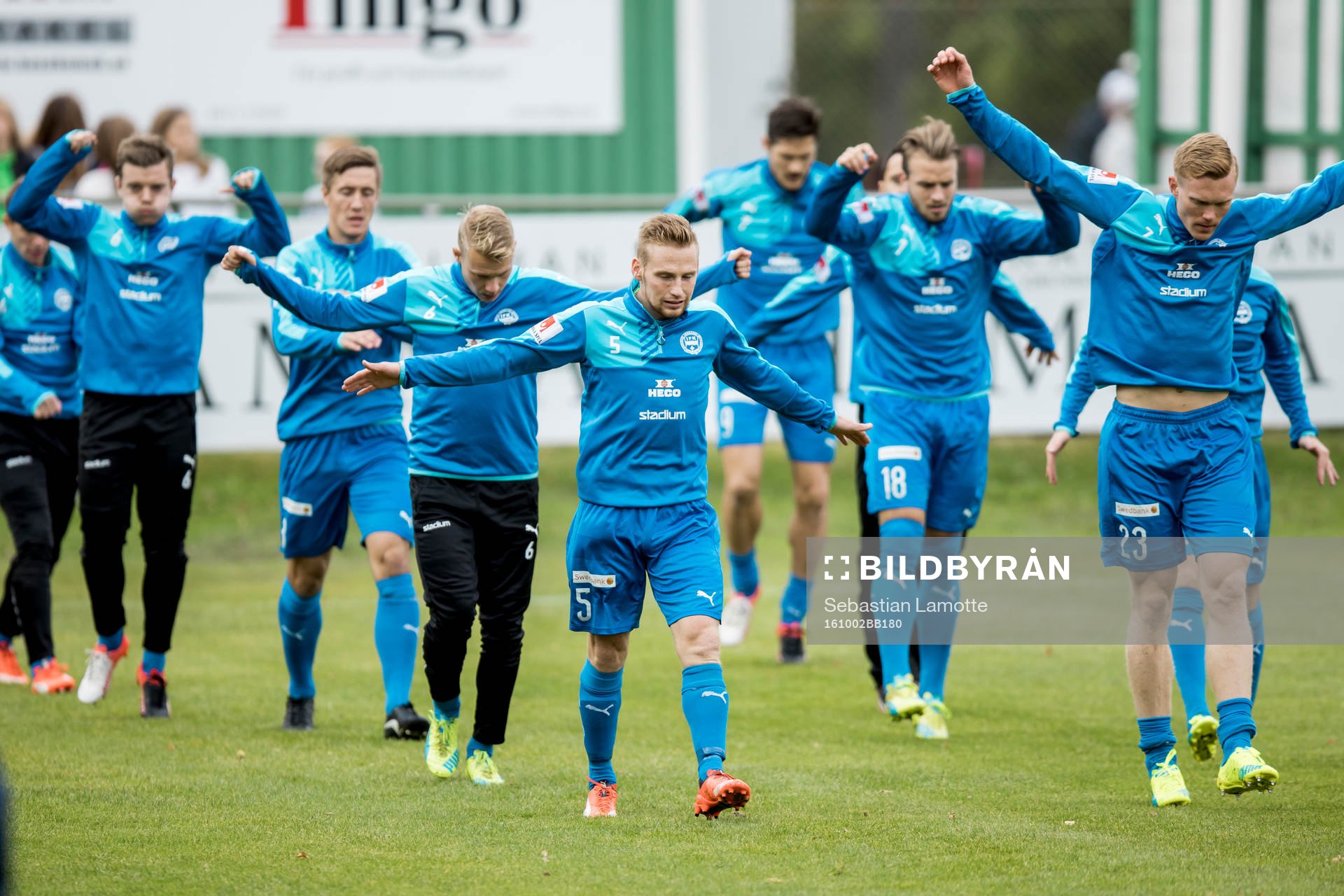 Värnamos spelare värmer upp