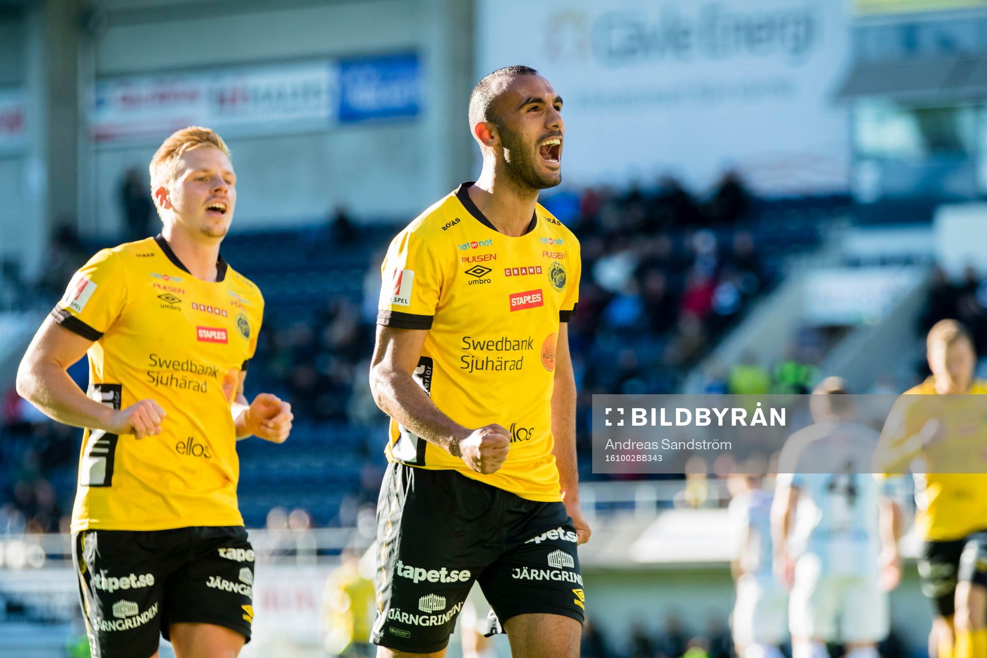 Elfsborgs Issam Jebali gör 1-2 och gratuleras av Per Frick (v) under fotbollsmatchen i Allsvenskan mellan Gefle och Elfsborg den 2 Oktober 2016 i Gävle.