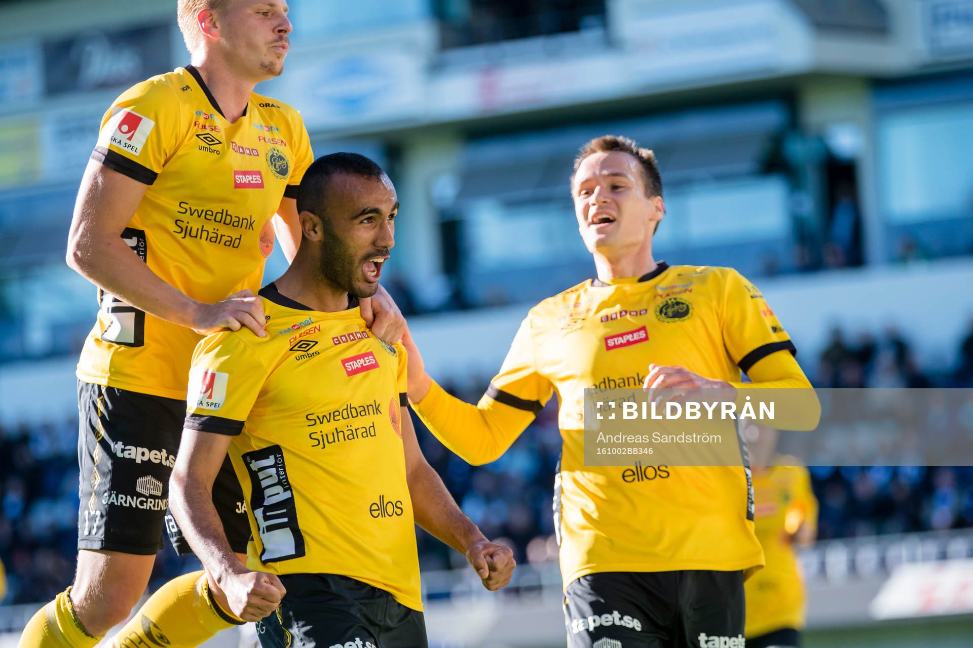 Elfsborgs Issam Jebali (m) gör 1-2 och  gratuleras av Per