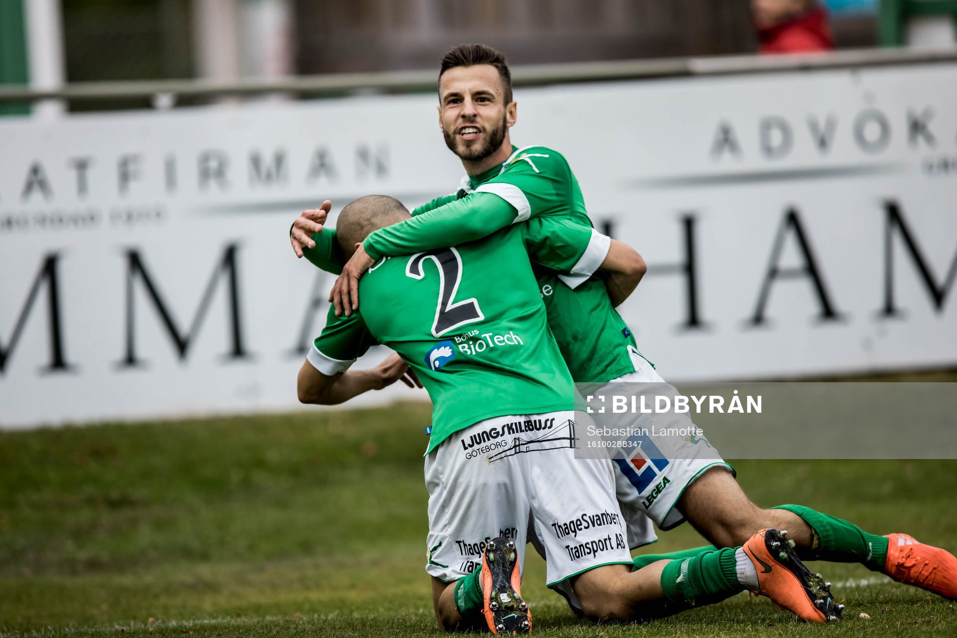 Ljungskiles Admir Bajrovic jublar med Ahmed El-Amrani