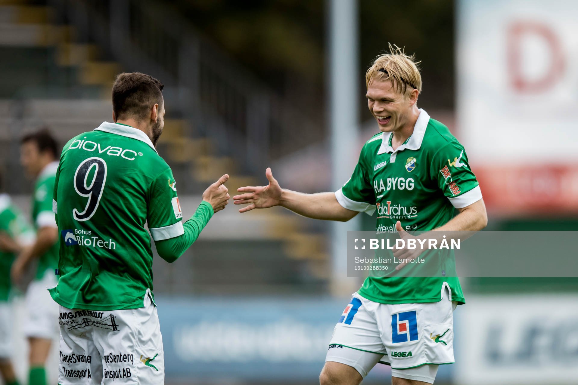 Ljungskiles Admir Bajrovic jublar med Linus Tornblad