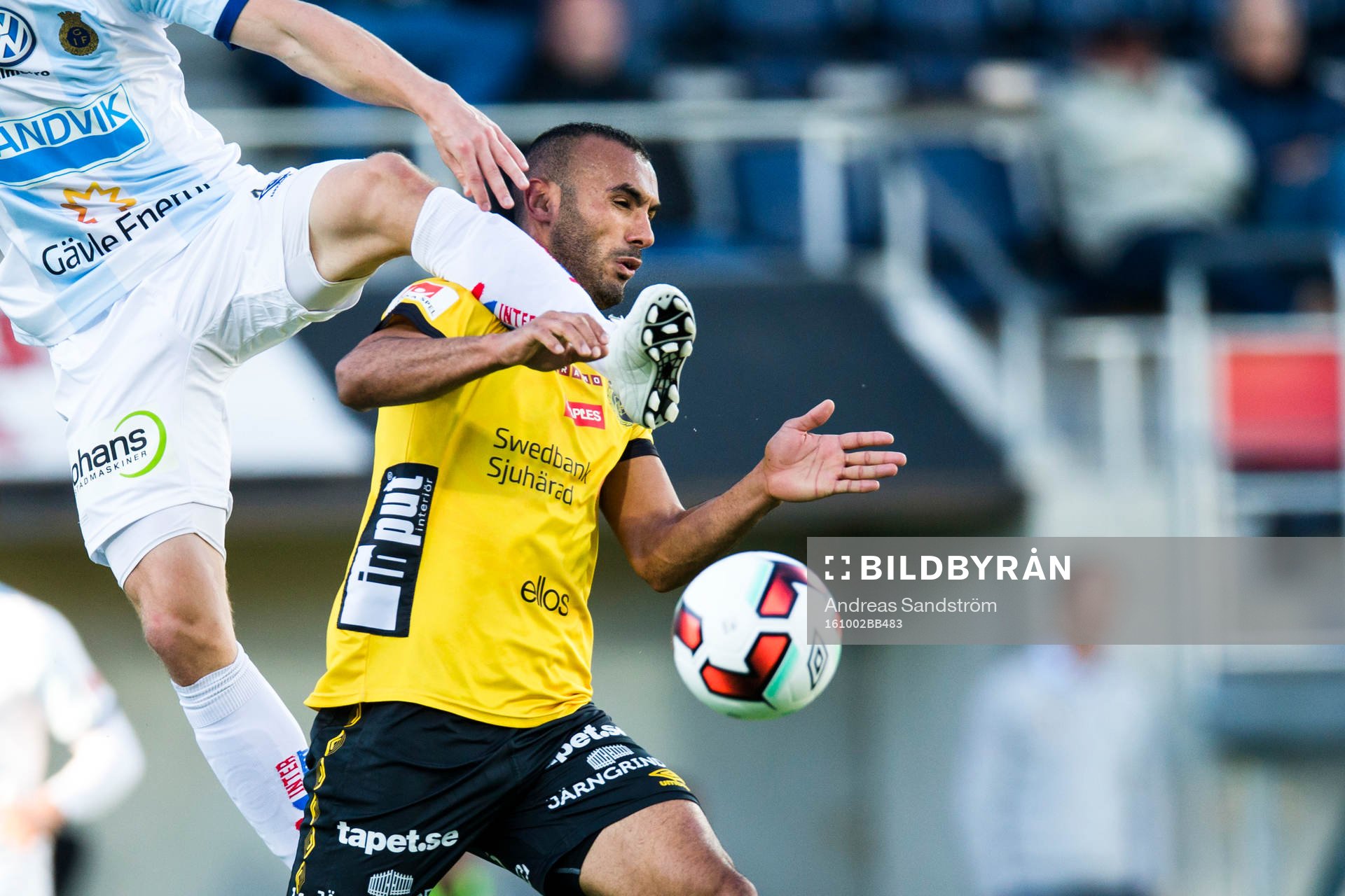 Gefles Anton Lans och Elfsborgs Issam Jebali i en kamp
