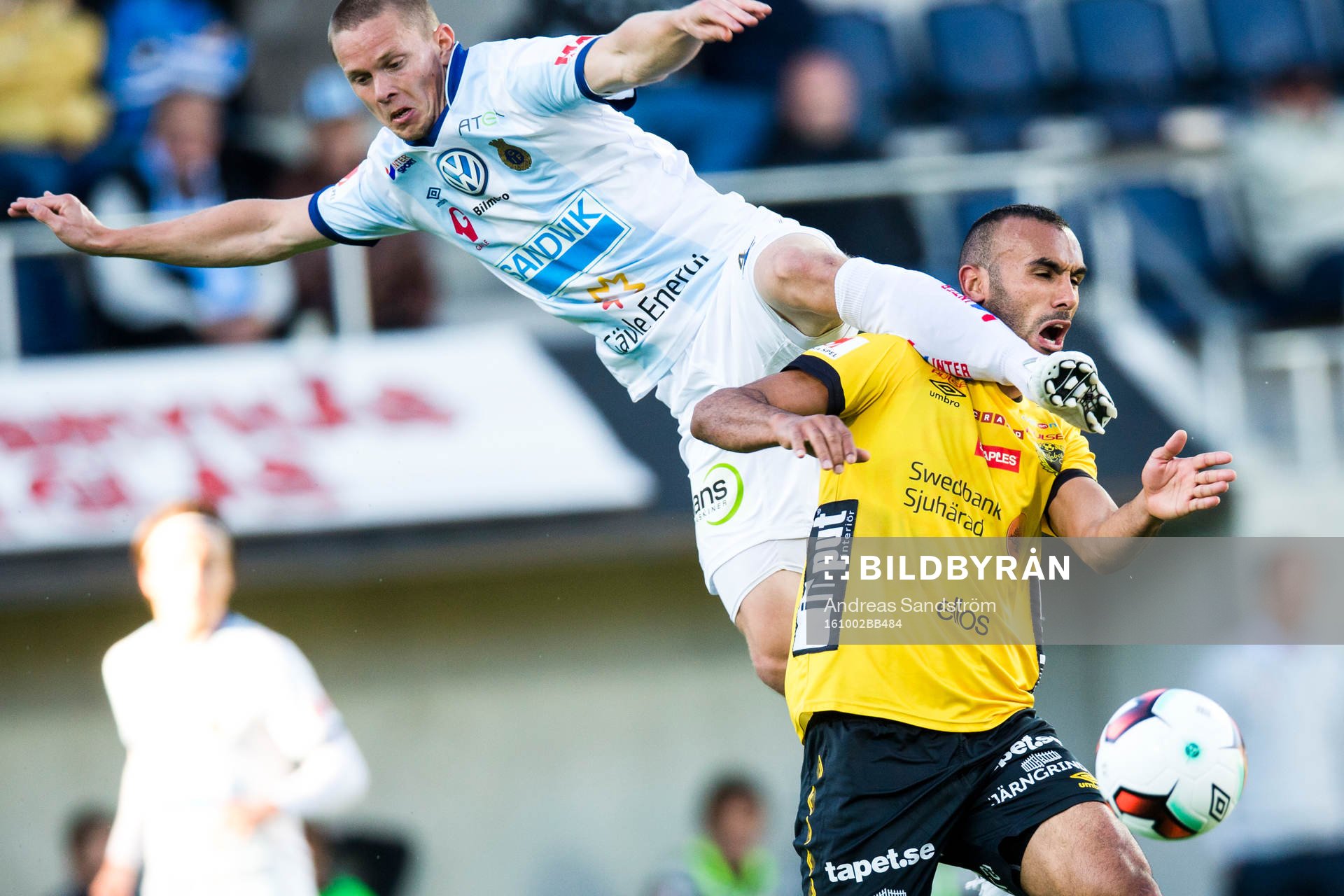 Gefles Anton Lans och Elfsborgs Issam Jebali i en kamp