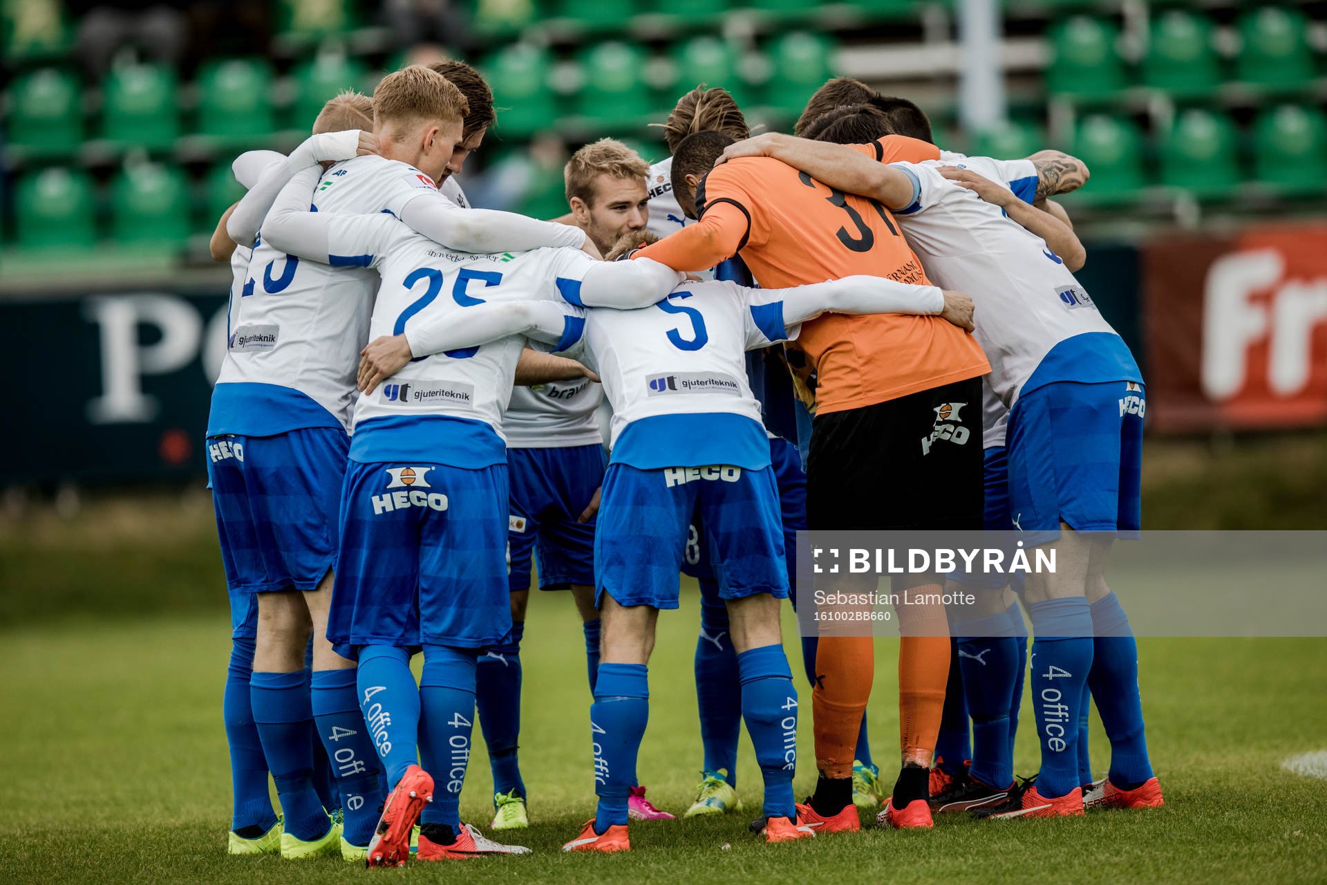 Värnamos spelare laddar