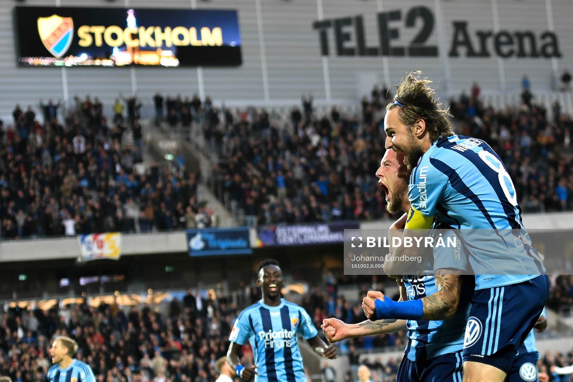Djurgårdens Alexander Faltsetas jublar med Kevin Walker
