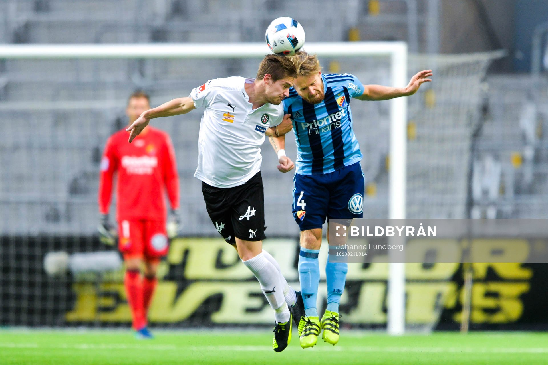 Djurgårdens Jacob Une Larsson och Örebros Logi Valgardsson