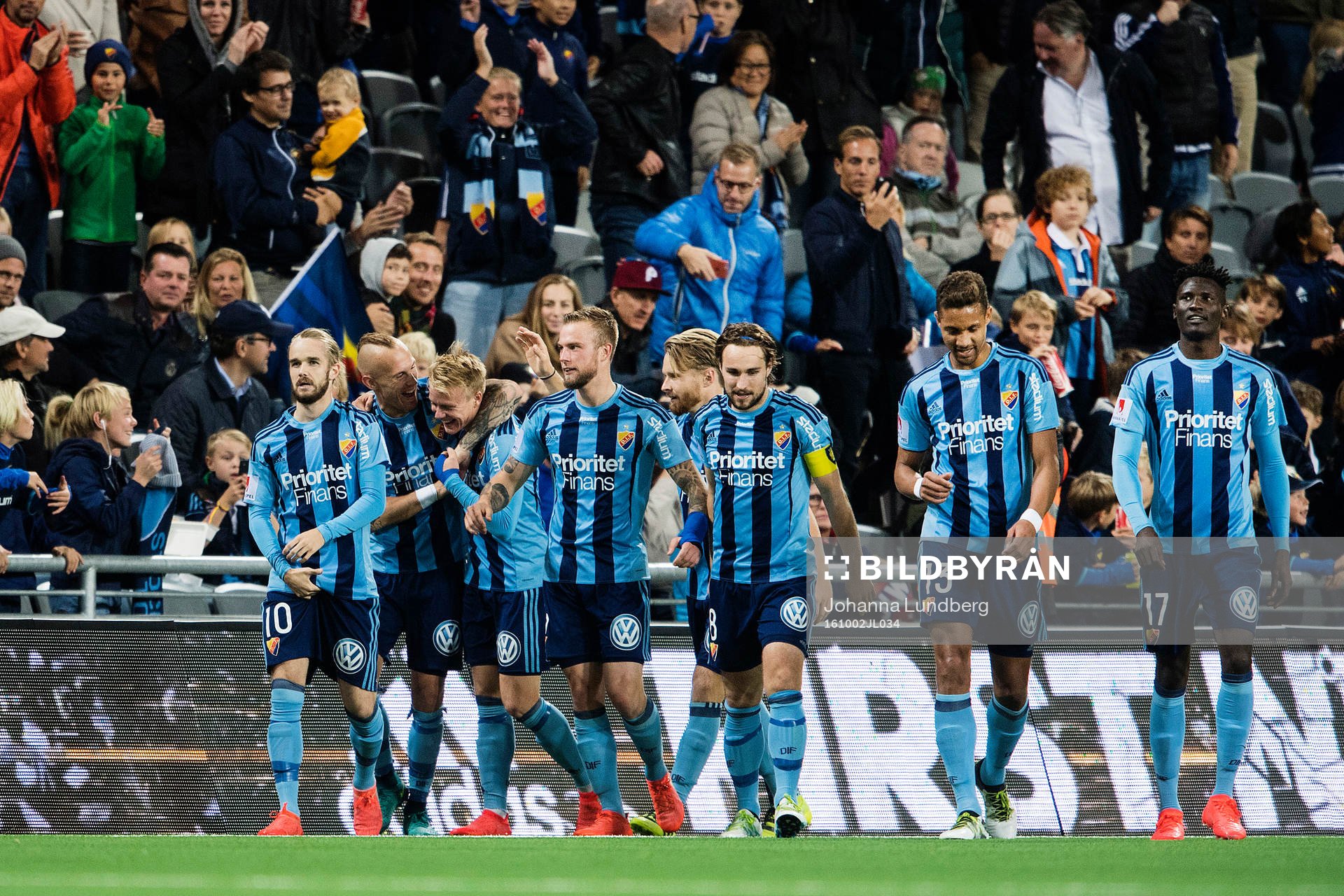 Djurgårdens Elliot Käck gör 3-1 och jublar med Magnus Eriksson, Daniel Berntsen, Kevin Walker , Mathias Ranegie, Michael Olunga och Alexander Faltsetas under fotbollsmatchen i Allsvenskan mellan Djurgården och Örebro den 2 oktober 2016 i Stockholm.