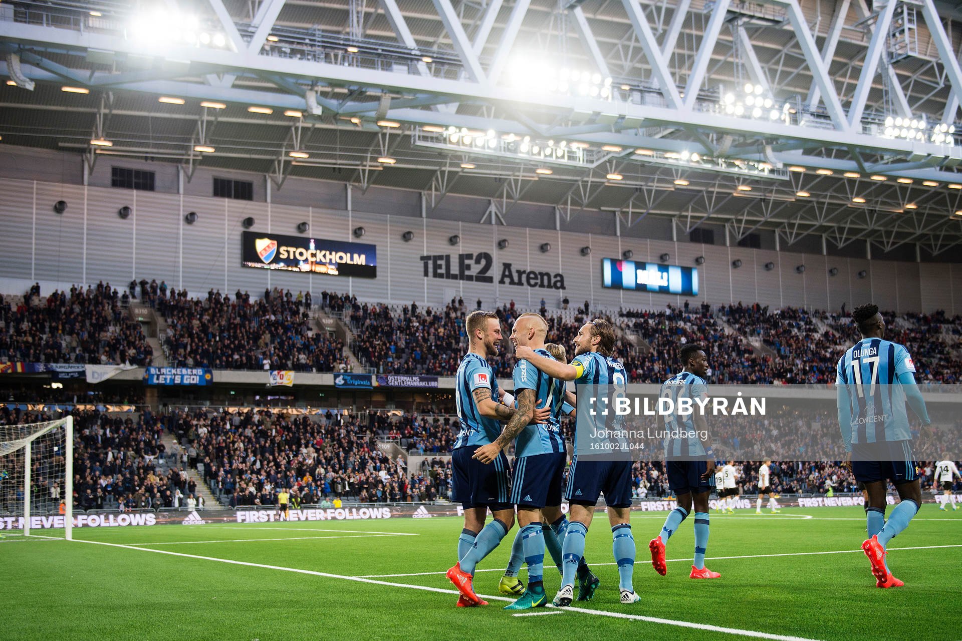Djurgårdens Alexander Faltsetas (tv) jublar med Magnus