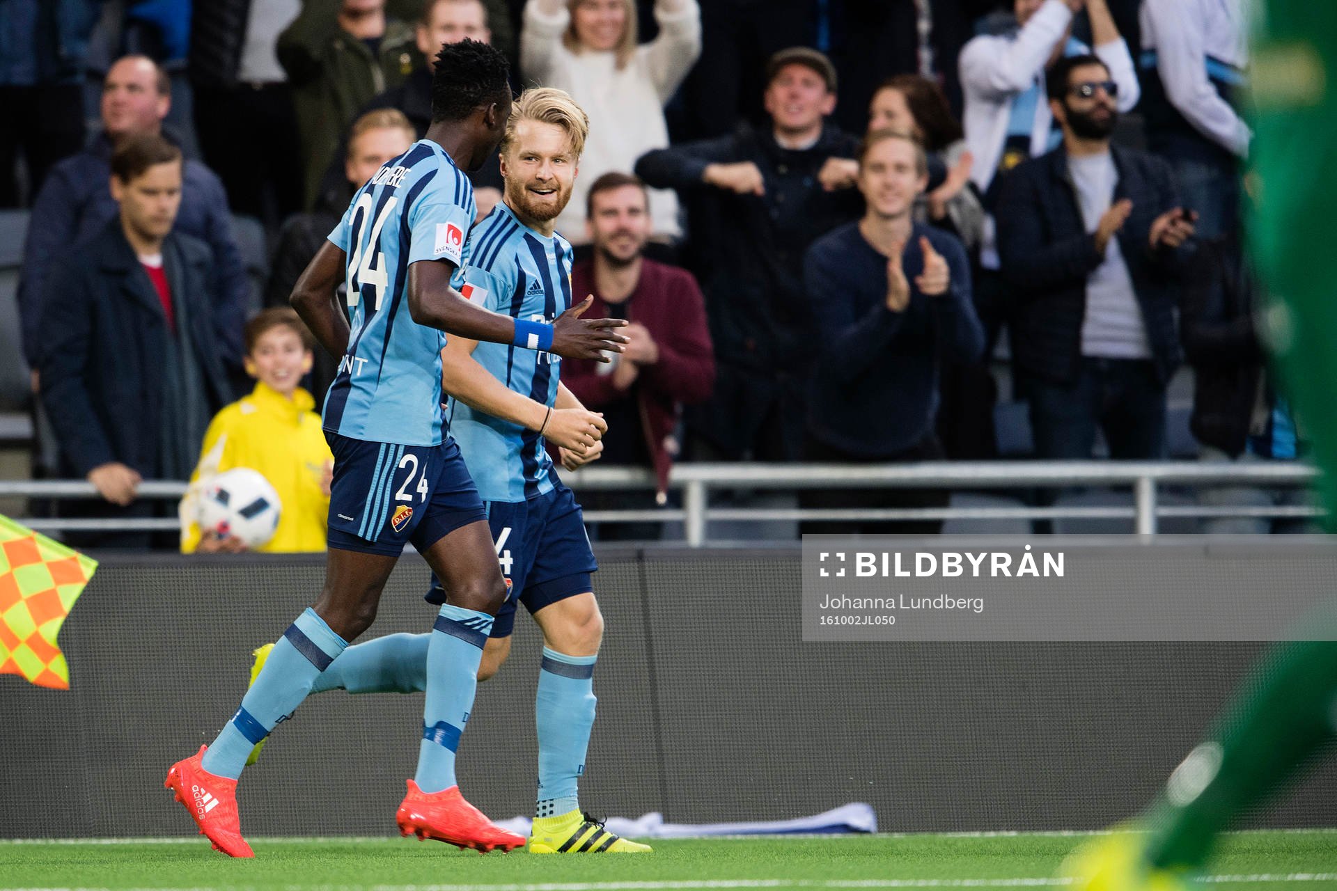 Djurgårdens Jacob Une Larsson (th) gör 1-0 och jublar med