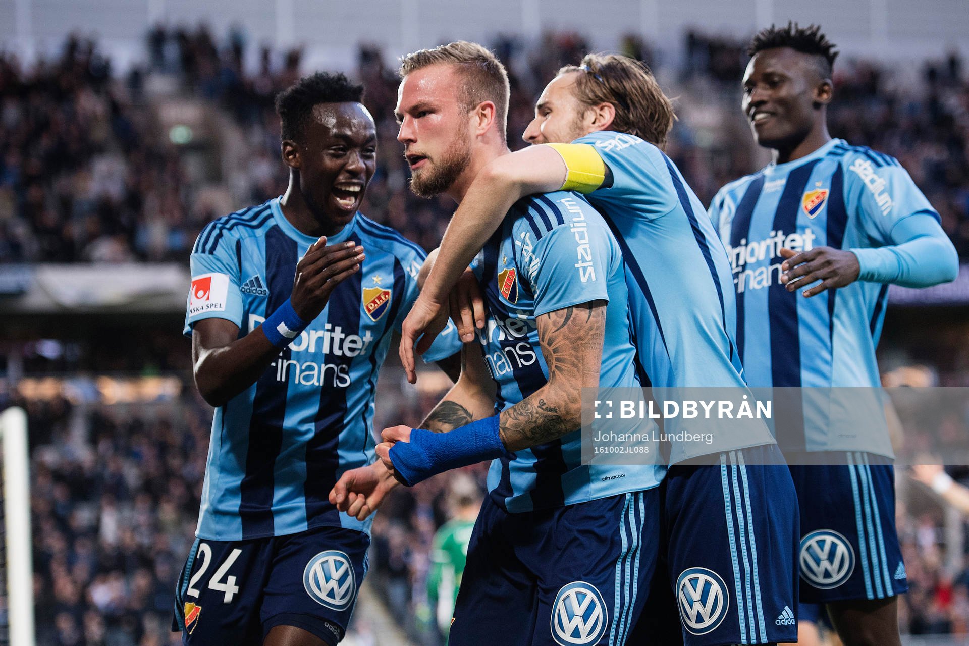 Djurgårdens Alexander Faltsetas (m) gör 2-0 och jublar
