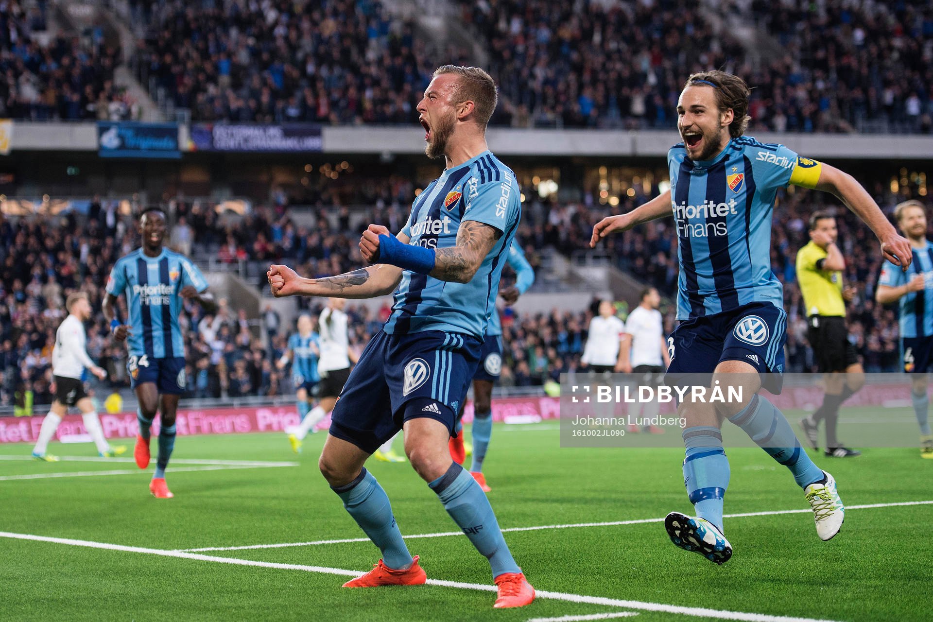 Djurgårdens Alexander Faltsetas (tv) gör 2-0 och jublar
