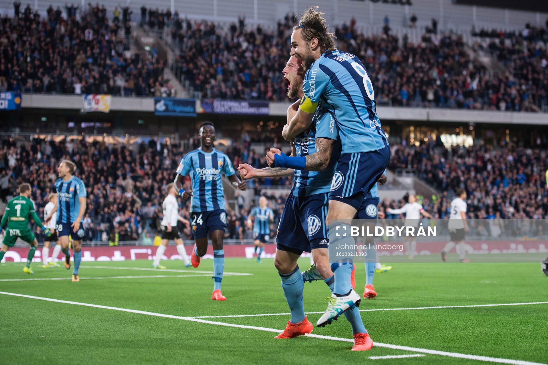 Djurgårdens Alexander Faltsetas (tv) gör 2-0 och jublar