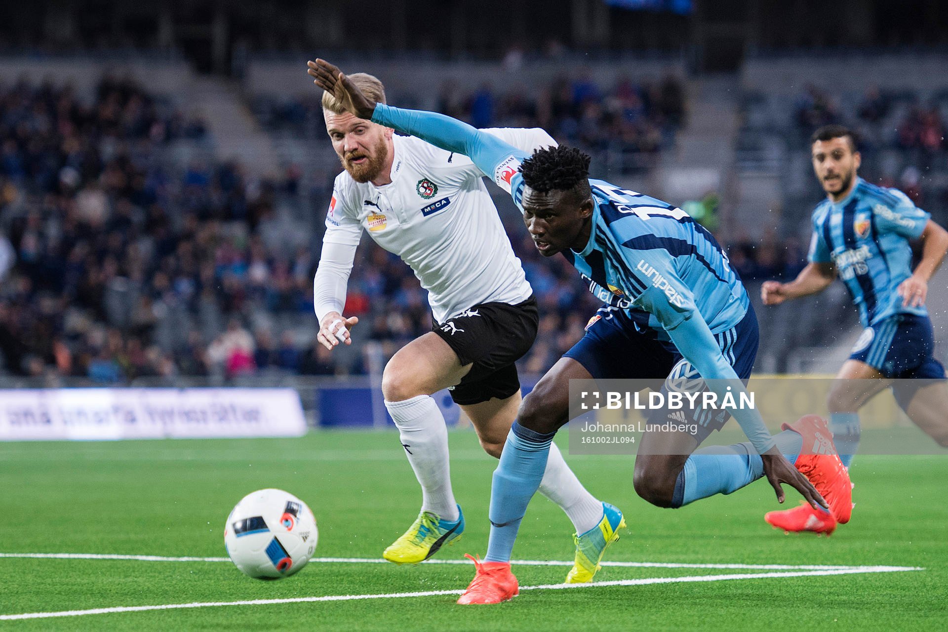 Örebros Michael Almebäck och Djurgårdens Michael Olunga