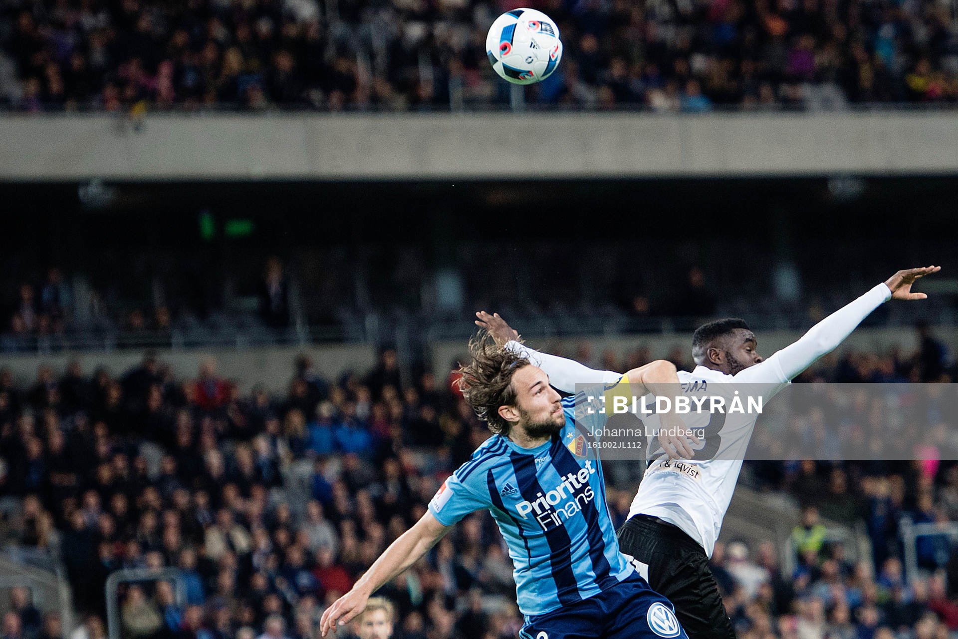 Djurgårdens Kevin Walker och Örebros Maic Sema
