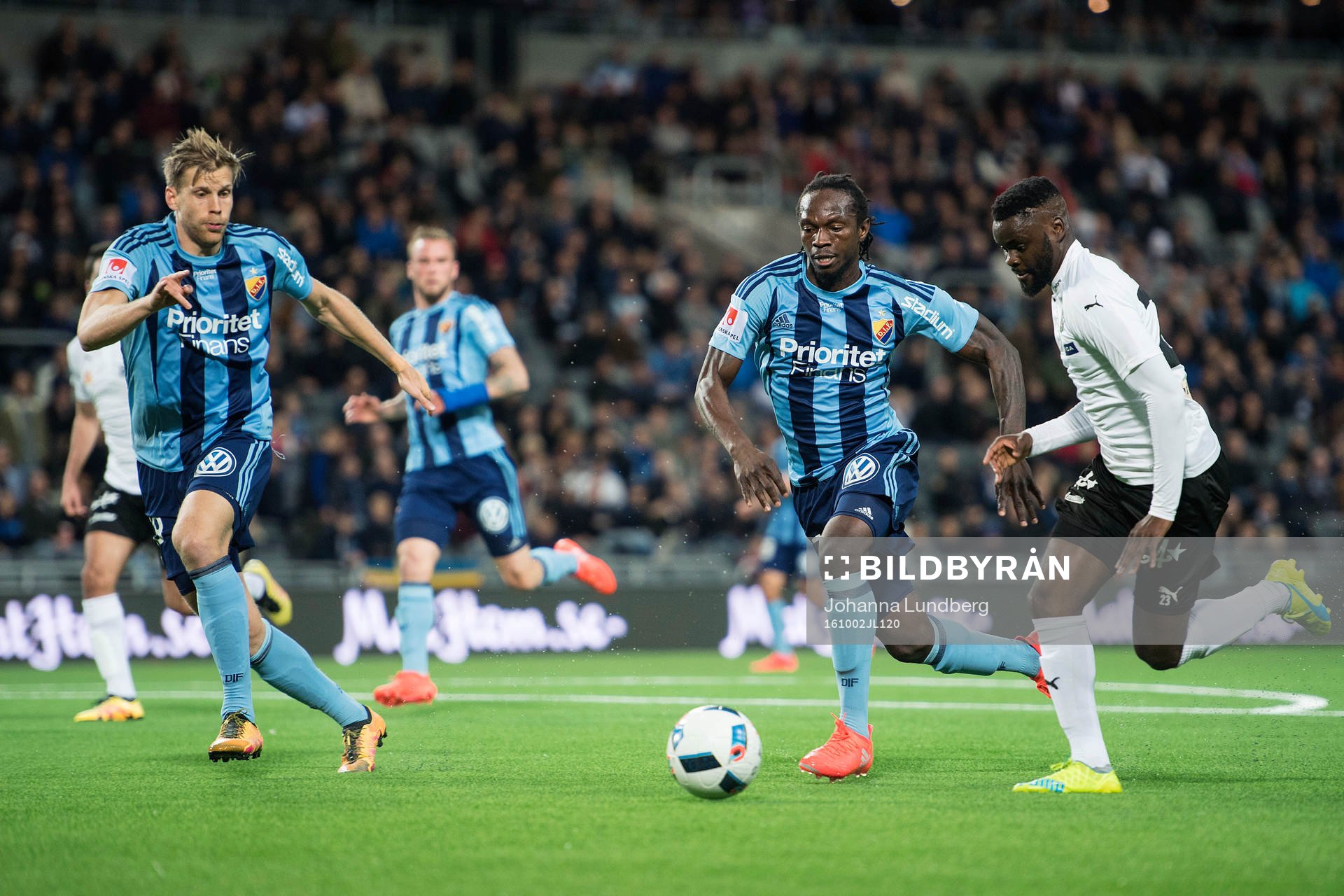 Djurgårdens Niklas Gunnarsson och Kebba Ceesay mot
