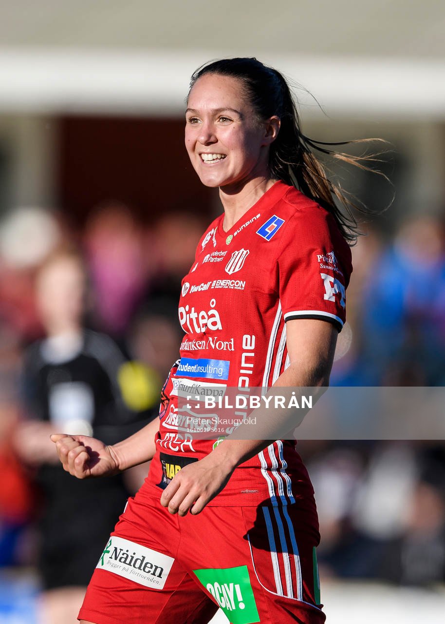 Piteås Felicia Karlsson jublar