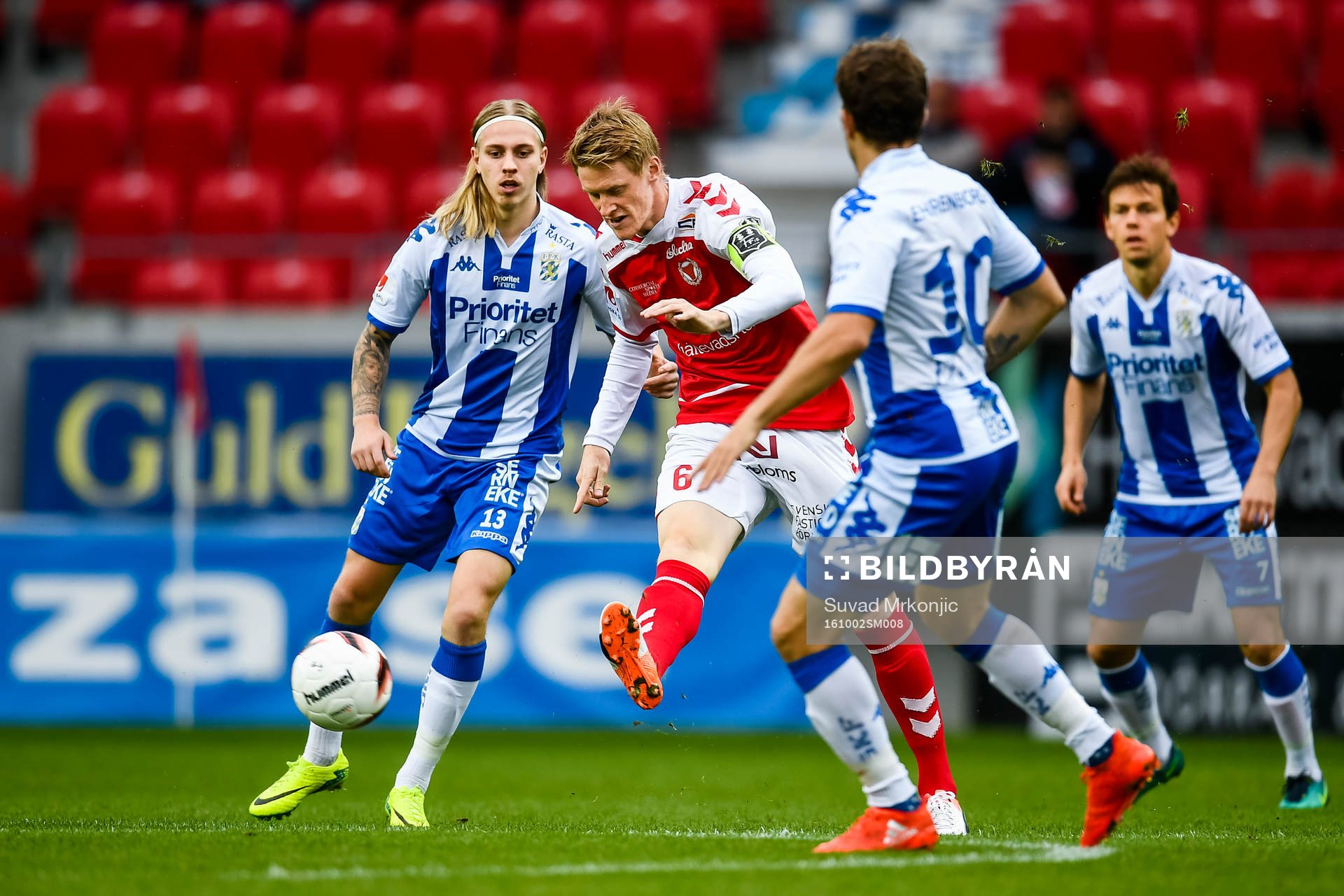 Kalmars Rasmus Elm och IFK Göteborgs Tobias Hysén  före