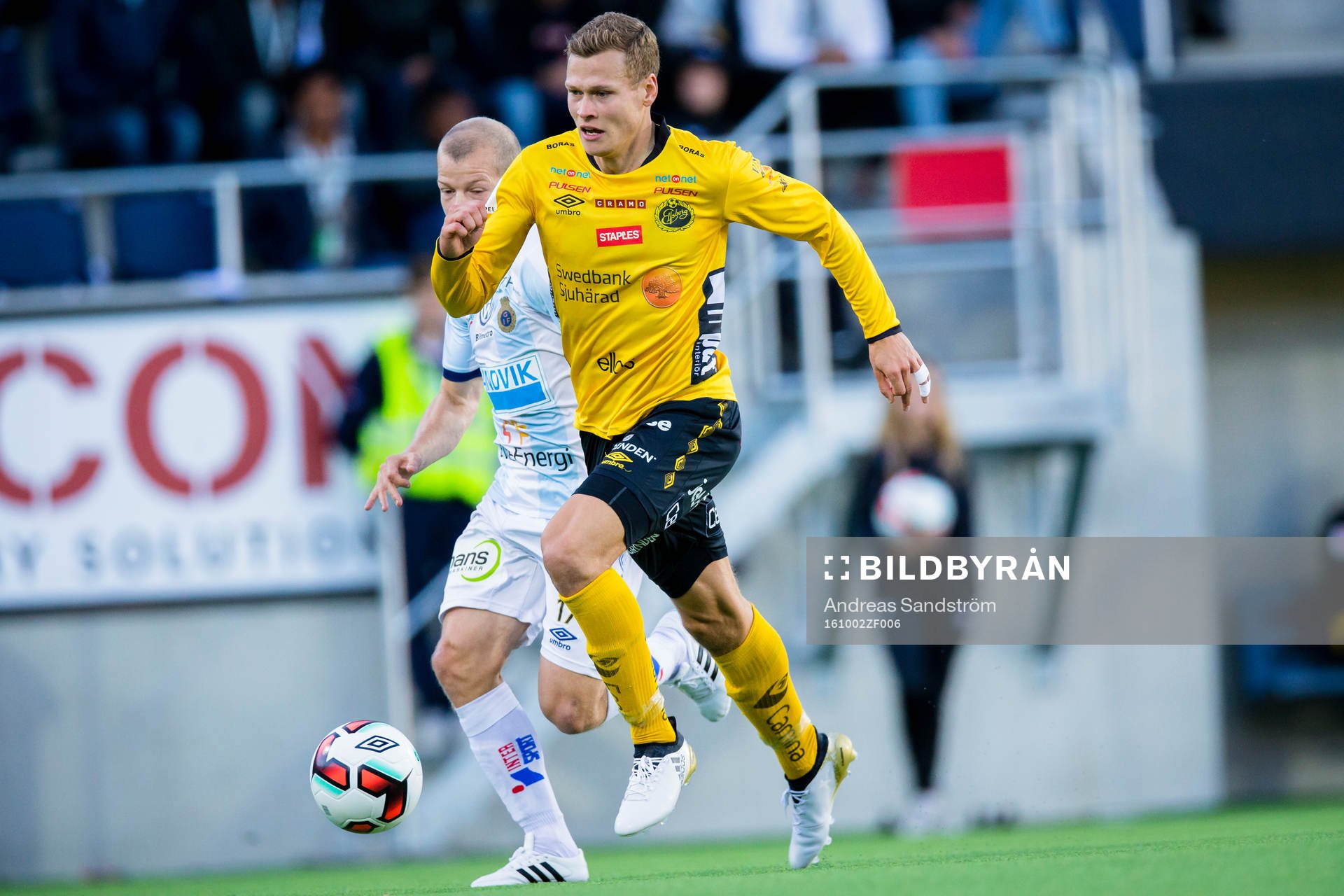 Elfsborgs Viktor Claesson jagas av Gefles Jonas Lantto