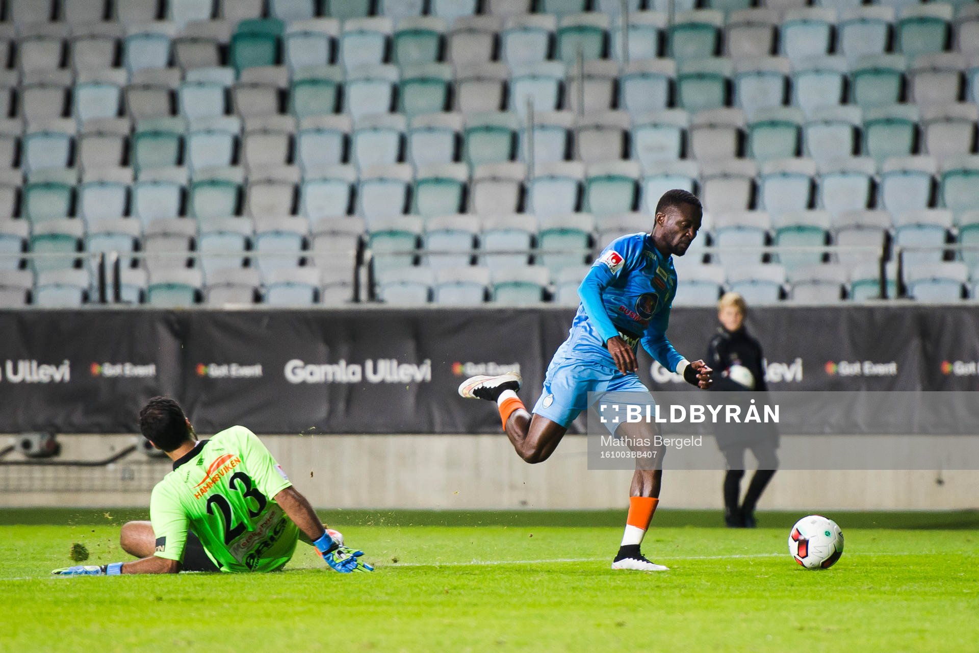 Athletics Mohamed Buya Turay driver förbi Örgrytes
