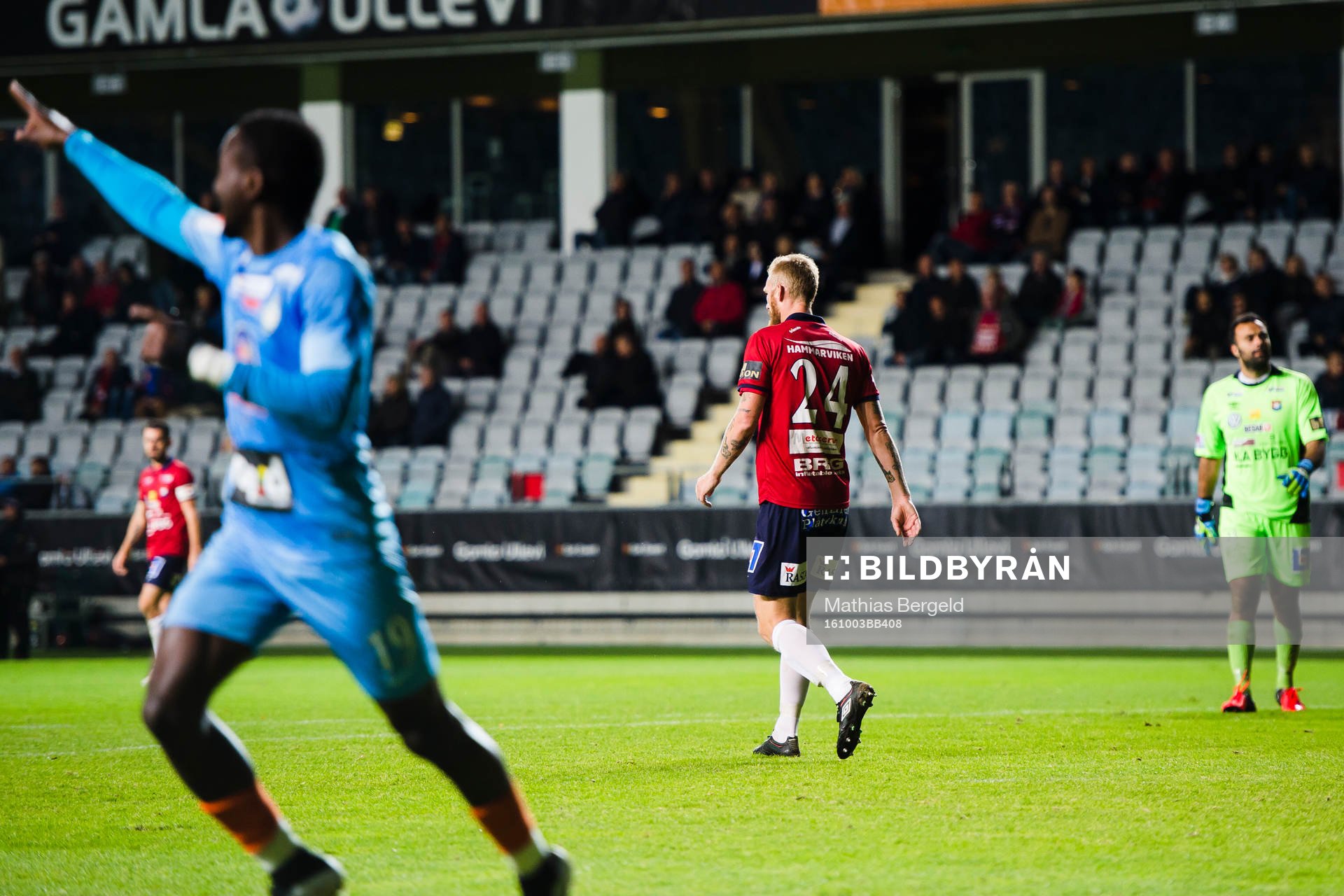 Örgrytes Fredrik Björck och målvakt Abbas Hassan deppar