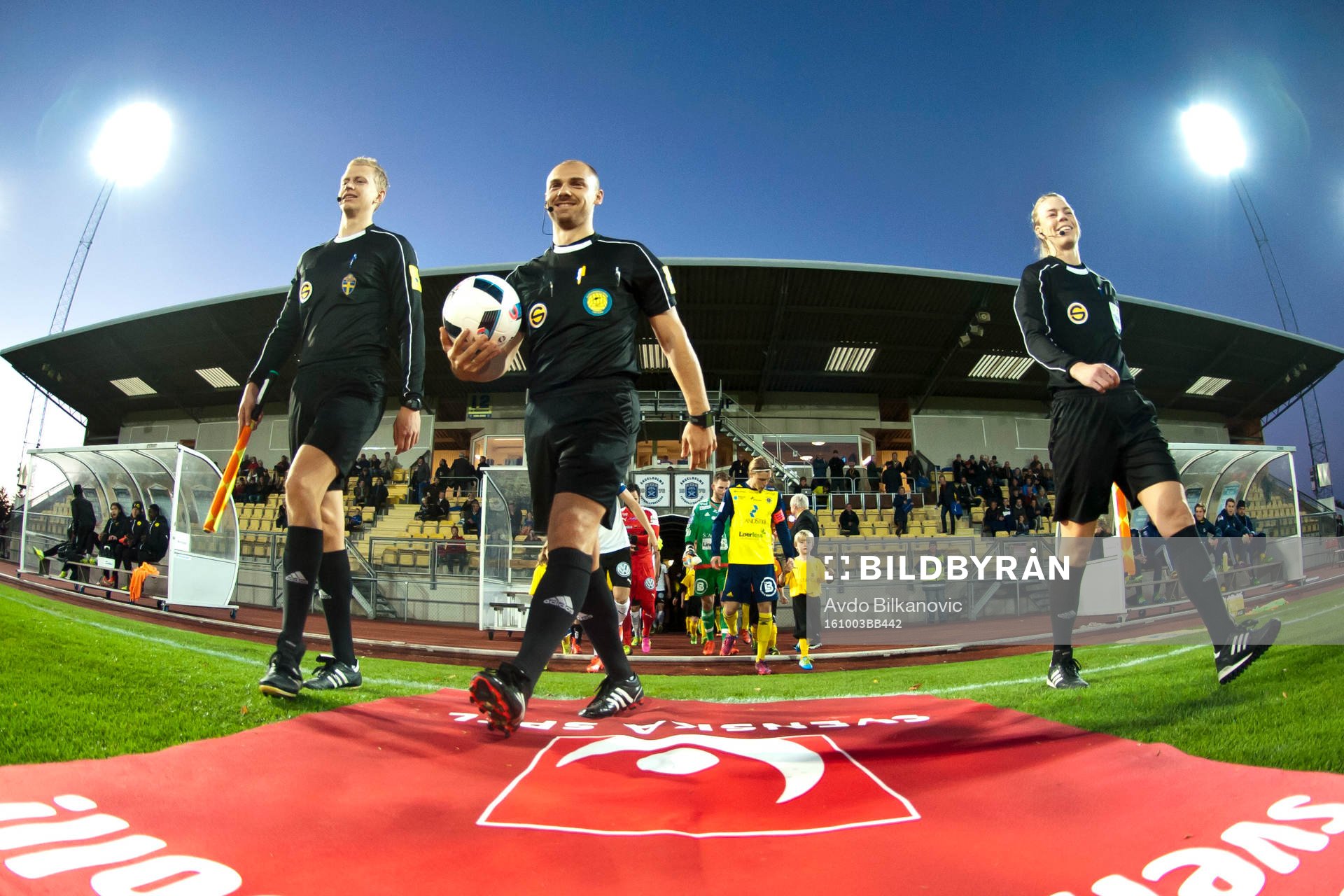 Domare Niklas Nyberg, Adnan Dukic och Julia Magnusson gör