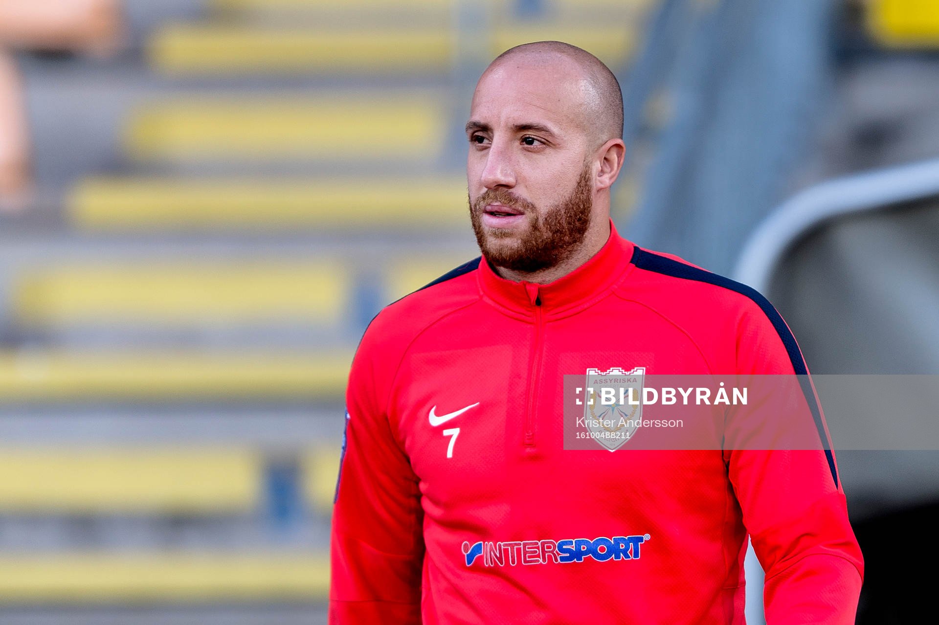 Assyriskas Kenny Pavey före fotbollsmatchen i Superettan