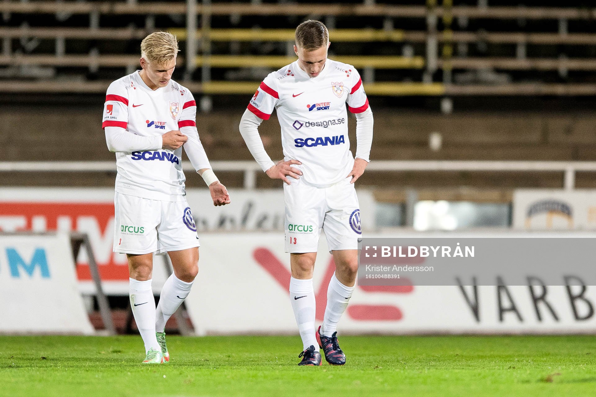 Assyriskas Tim Söderström och Mateo Panadic deppar