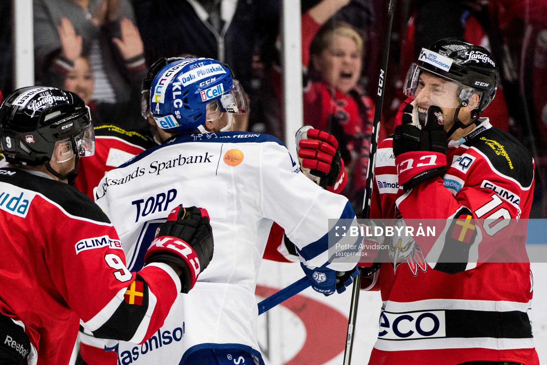 Malmö Redhawks Robin Alvarez (th) jublar