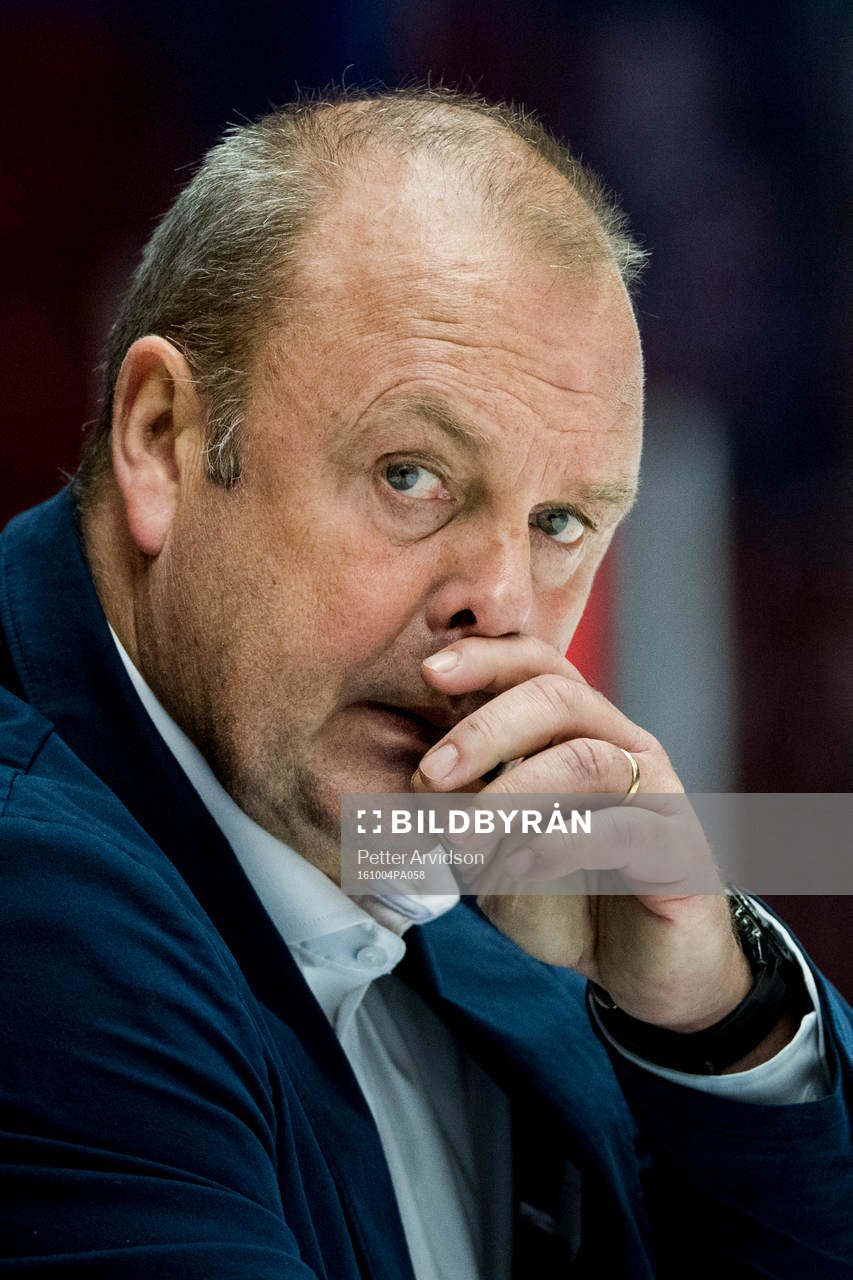 Leksands tränare Per-Erik Johnsson deppar
