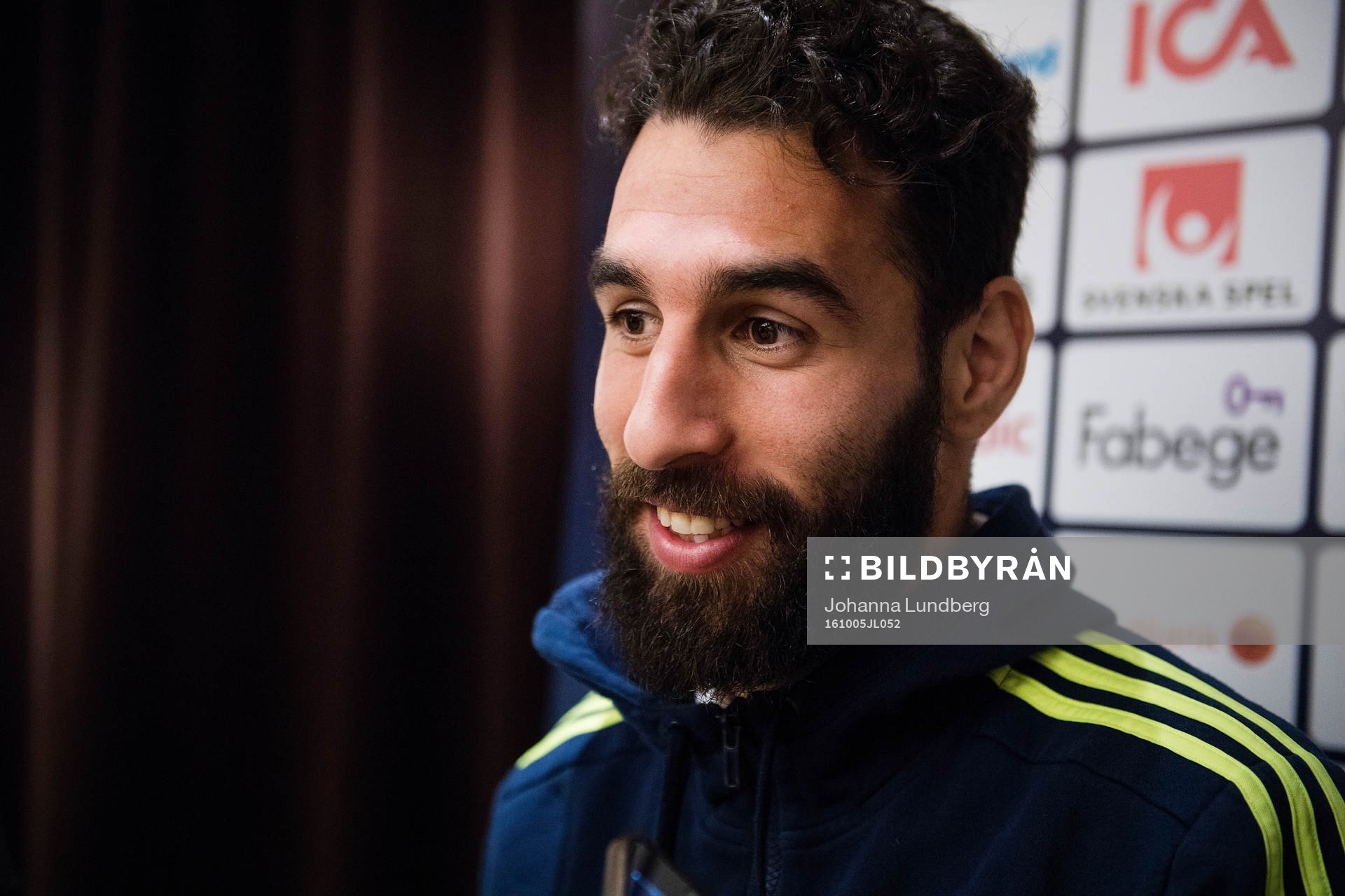 Sveriges Jimmy Durmaz under en mediaträff med Sveriges fotbollslandslag den 5 oktober 2016 i Stockholm. 