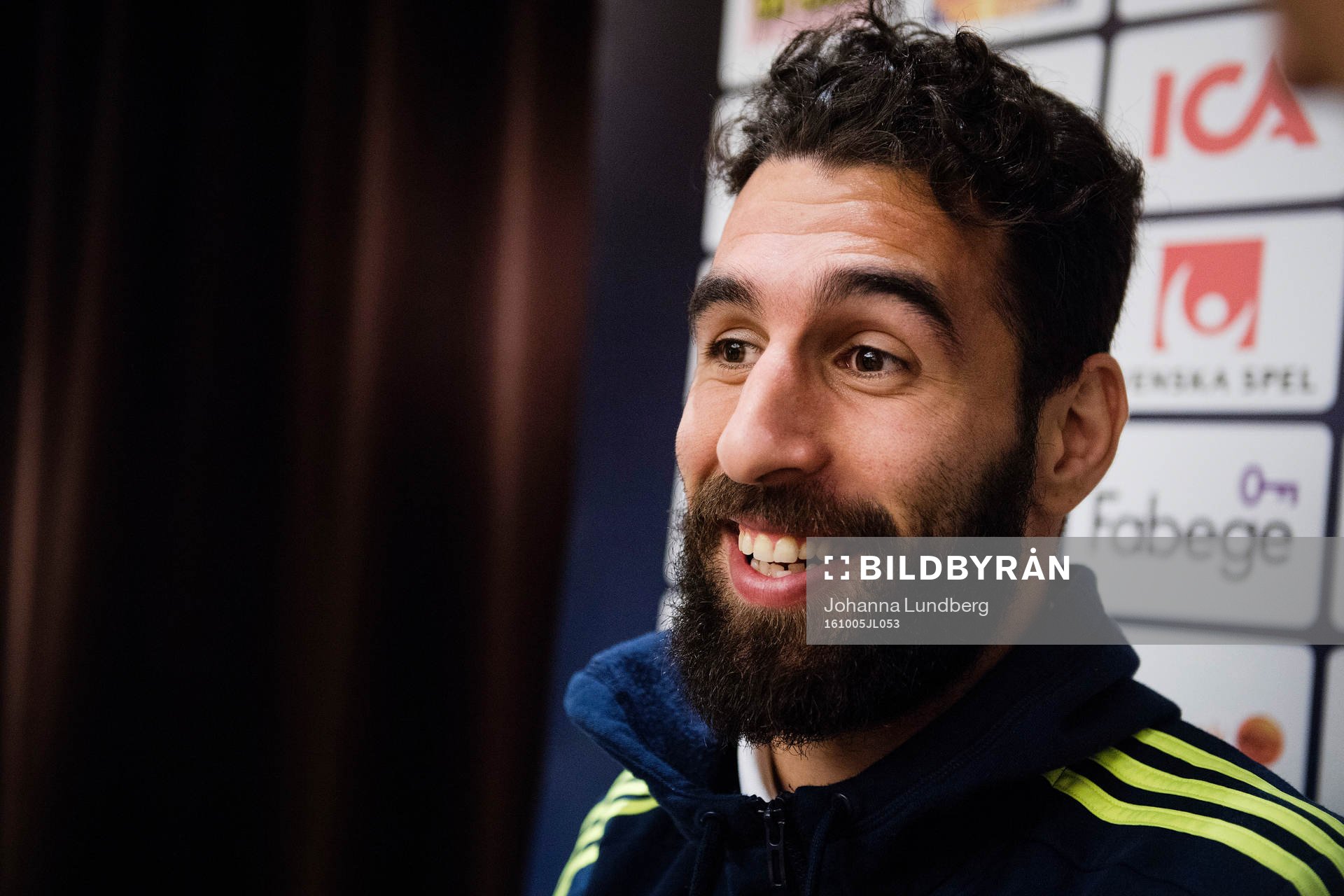 Sveriges Jimmy Durmaz under en mediaträff med Sveriges fotbollslandslag den 5 oktober 2016 i Stockholm. 