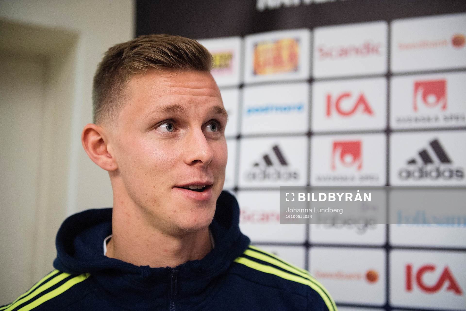 Sveriges Emil Krafth under en mediaträff med Sveriges fotbollslandslag den 5 oktober 2016 i Stockholm. 