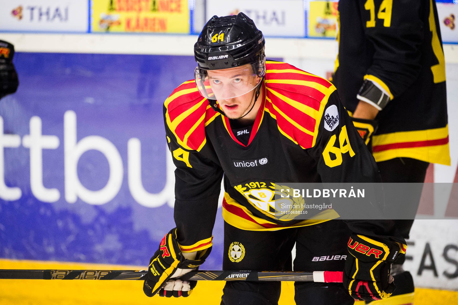 Brynäs Jonathan Pudas före ishockeymatchen i SHL mellan
