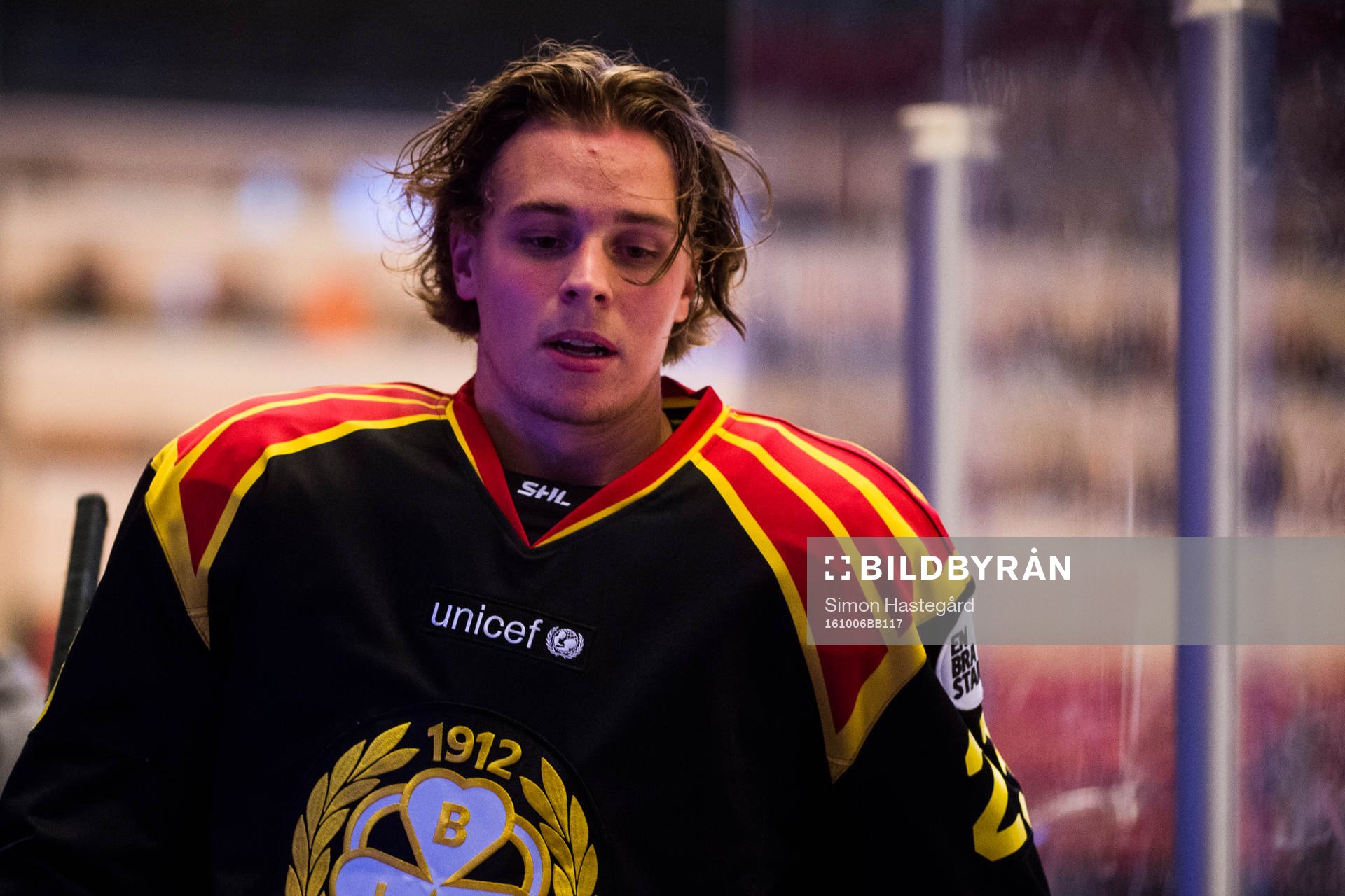 Brynäs Lucas Carlsson före ishockeymatchen i SHL mellan