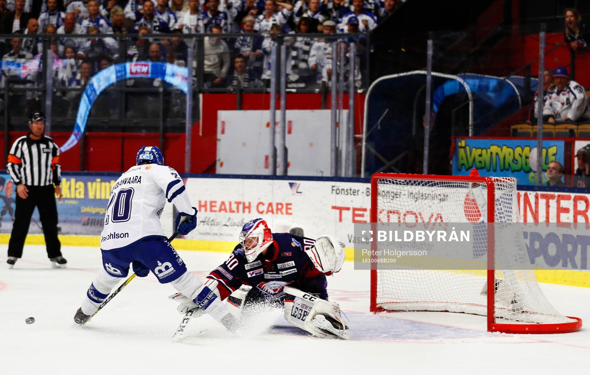 Linköpings målvakt Jacob Johansson räddar straff från