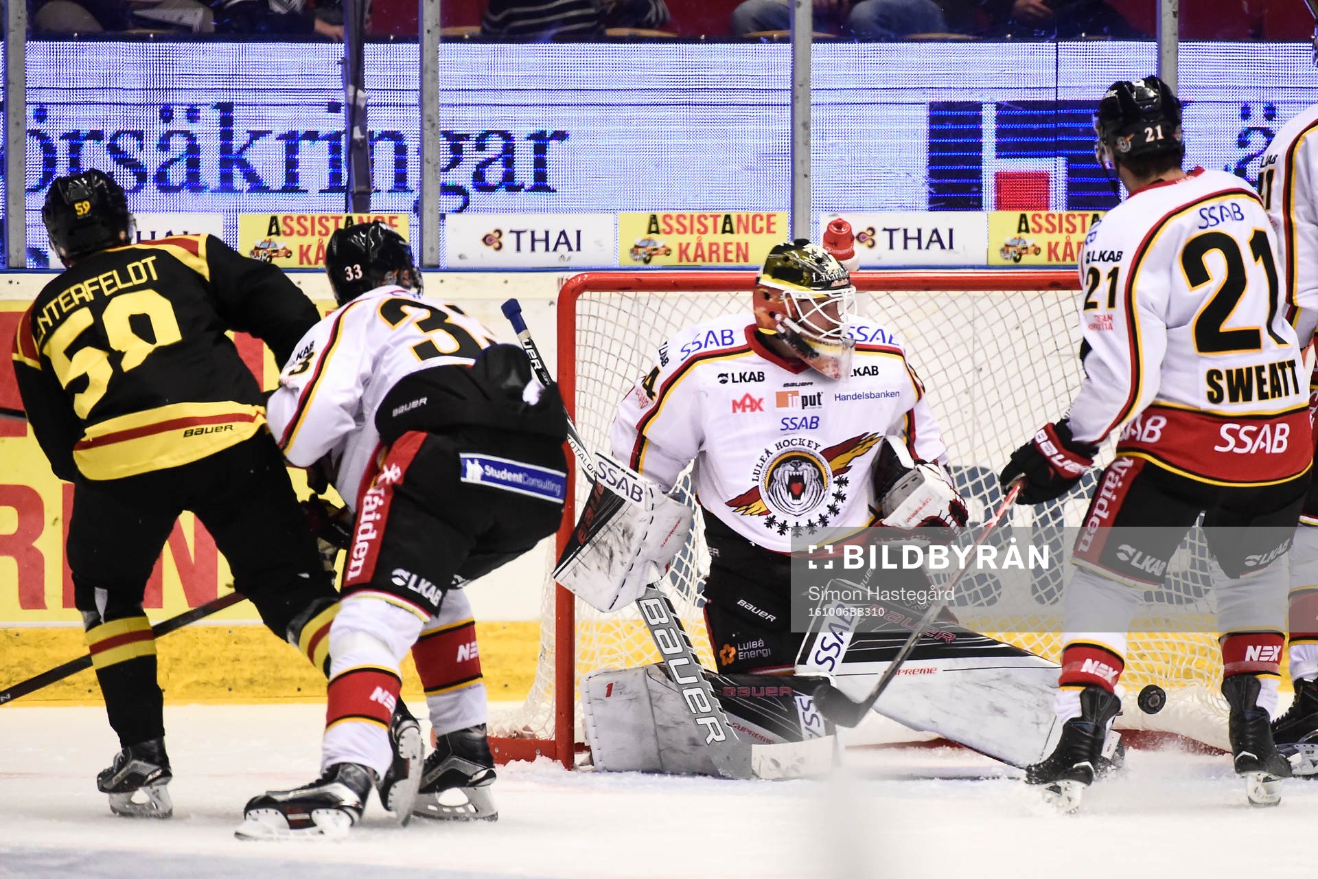 Brynäs Sebastian Enterfeldt gör 4-2 bakom Luleås