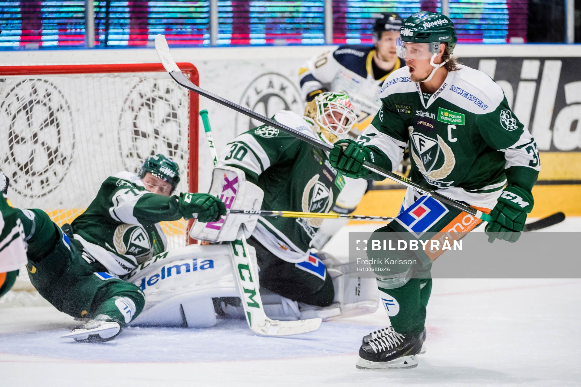 Färjestads Rasmus Asplund, målvakt Lars Haugen och Magnus