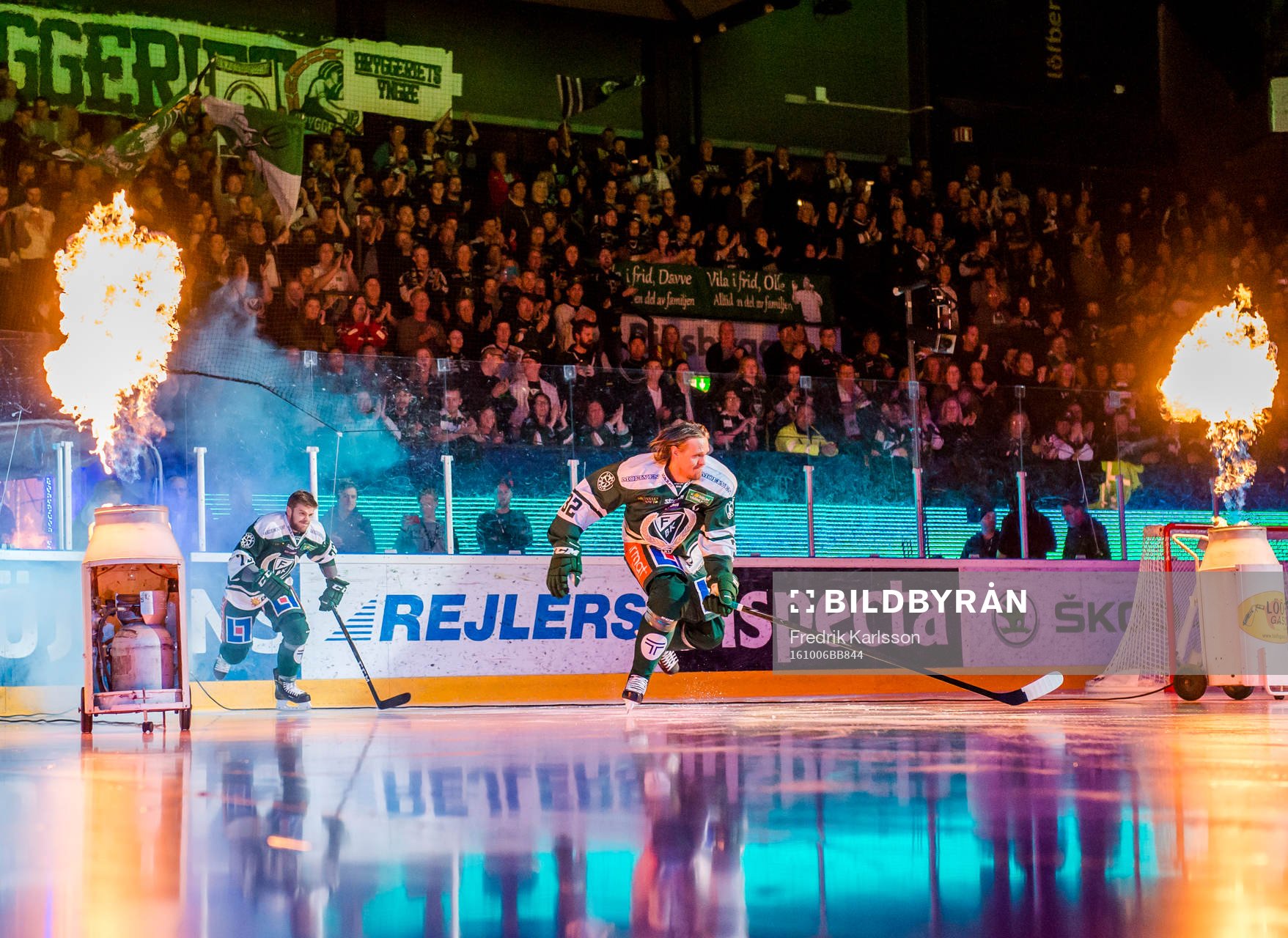 Färjestads Magnus Nygren åker ut på isen innan