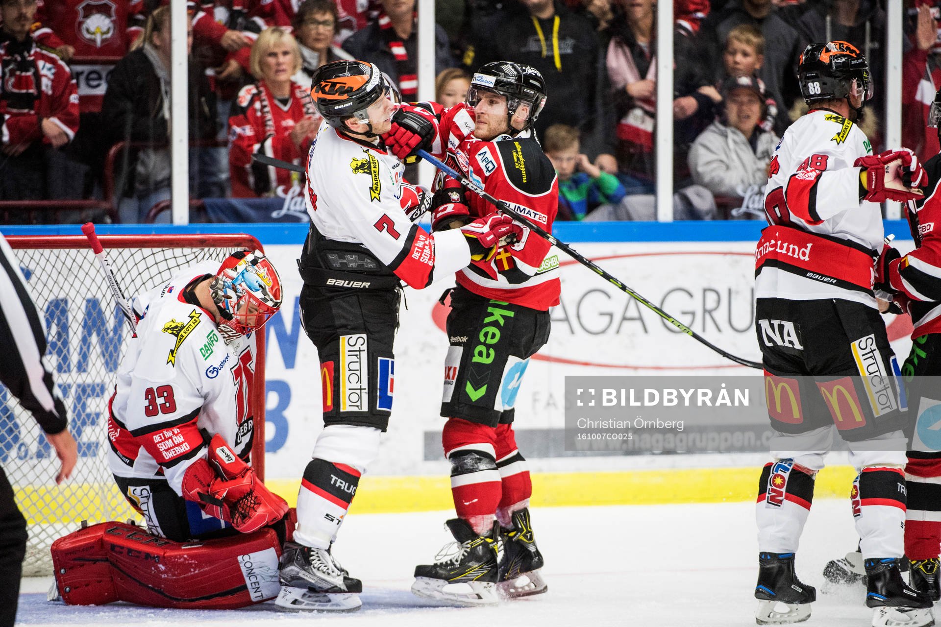 Örebros Alexander Hellström och Malmö Redhawks Frederik