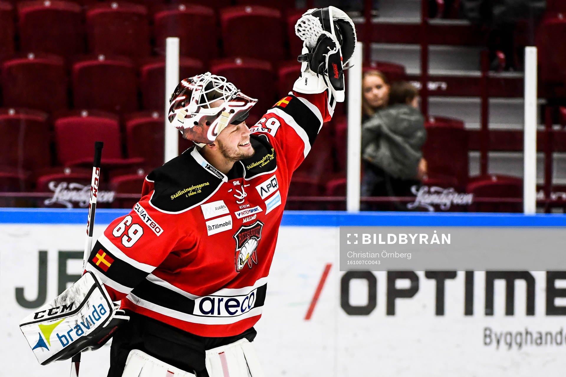 Malmö Redhawks målvakt Oscar Alsenfelt jublar