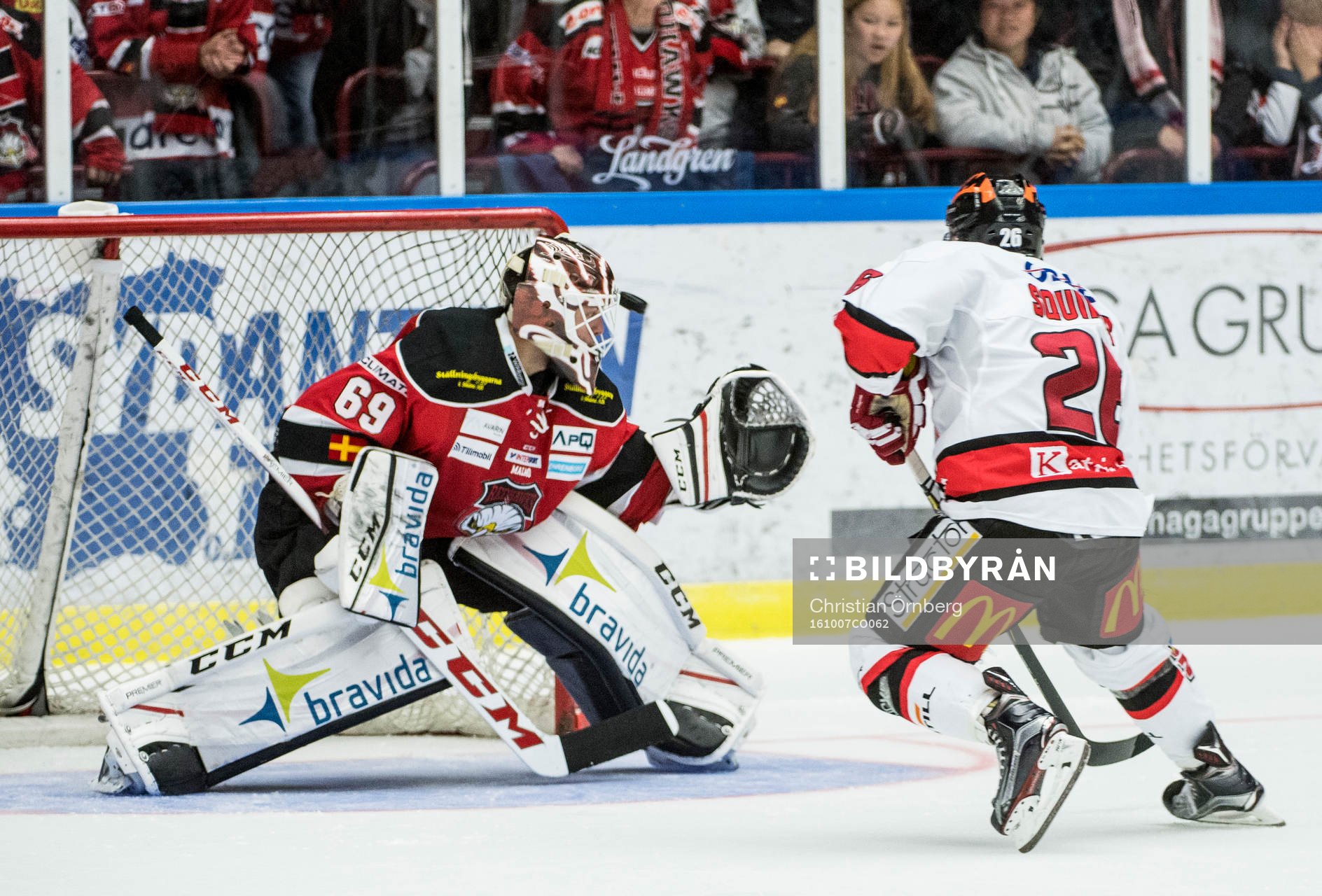 Örebros Greg Squires missar straffen på Malmö Redhawks