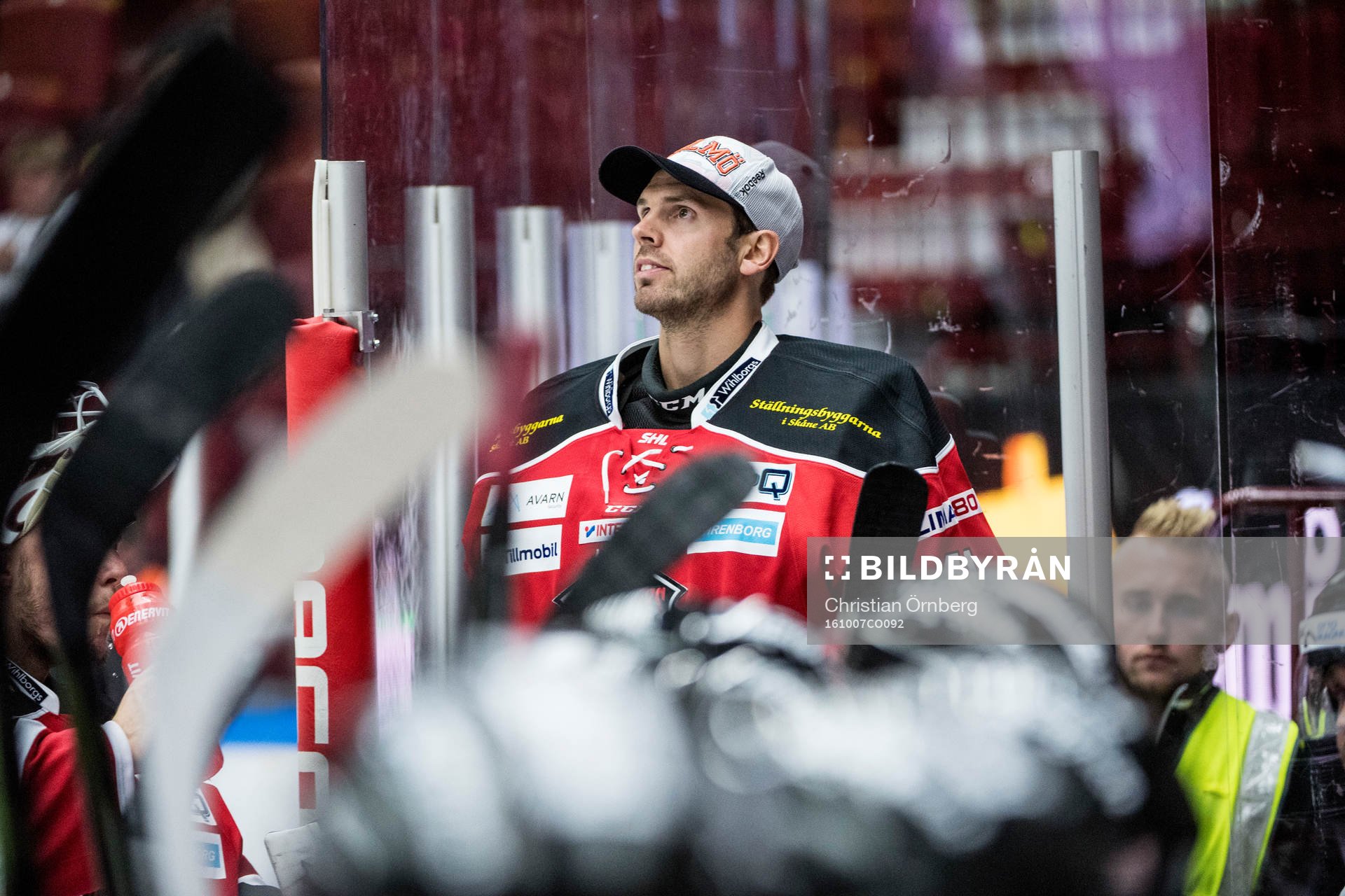 Malmö Redhawks målvakt Cristopher Nihlstorp i spelarbåset