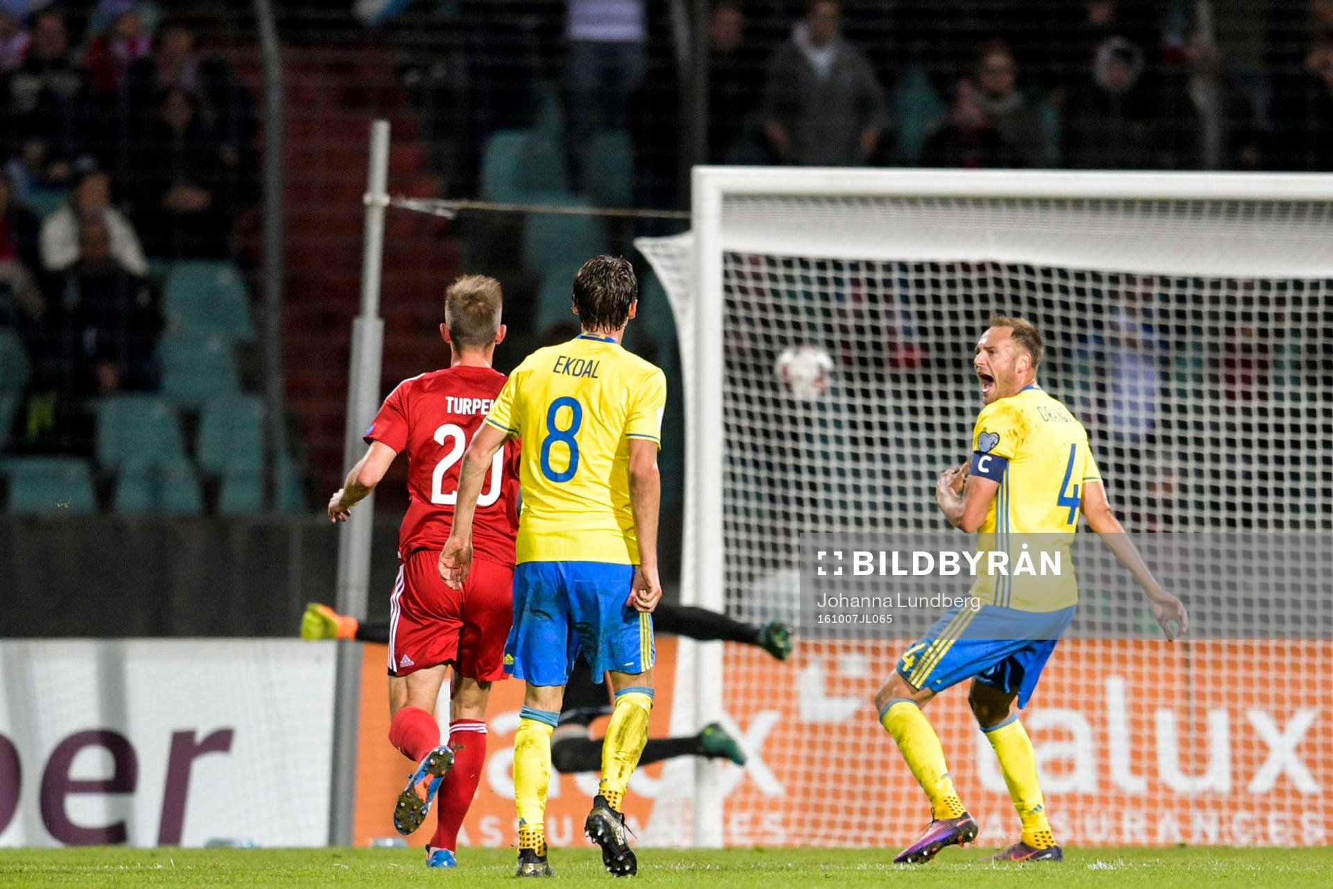 Sveriges Andreas Granqvist är arg på försvaret