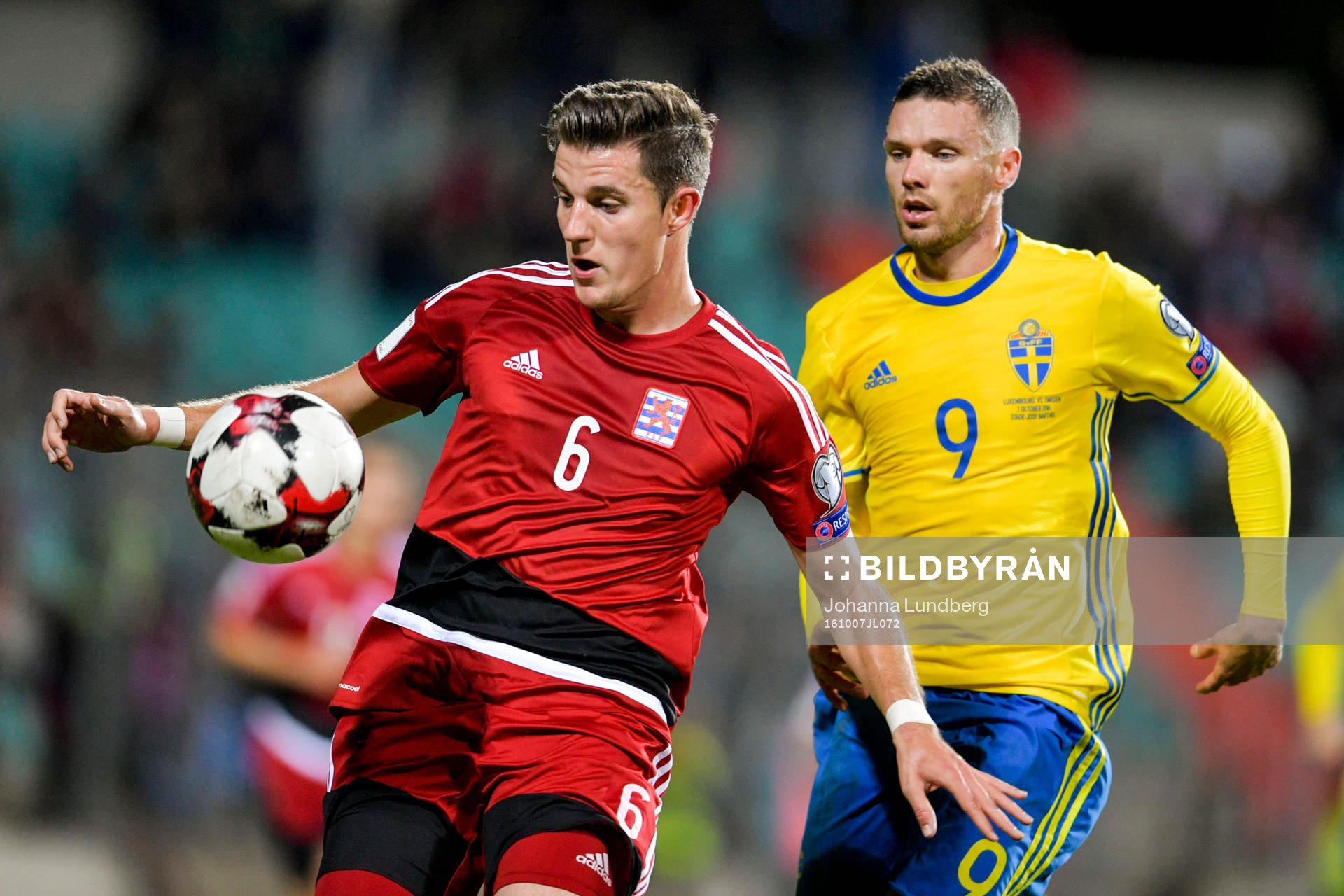 Luxemburgs Chris Philipps och Sveriges Marcus Berg