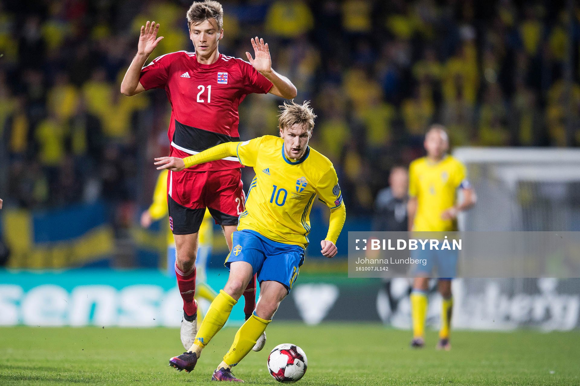 Luxemburgs Maurice Deville och Sveriges Emil Forsberg