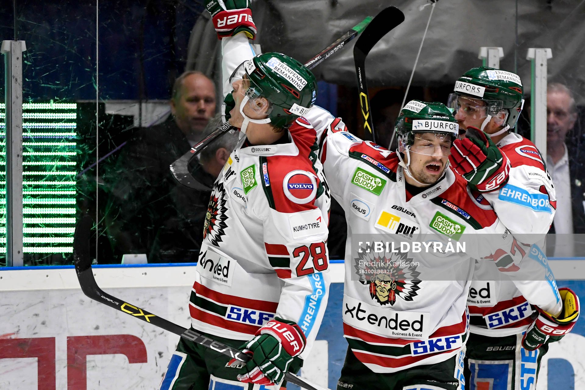 Frölundas Johan Sundström jublar med lagkamrater