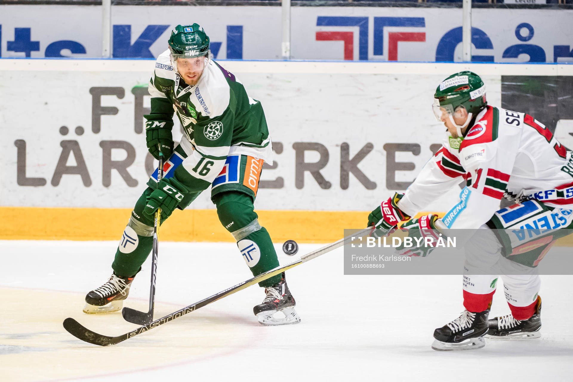 Färjestads Alexander Johansson och Frölundas Mats Rosseli